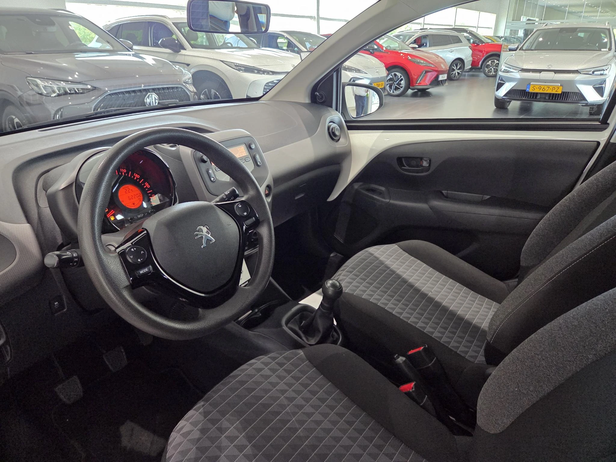 Peugeot-108-image-8