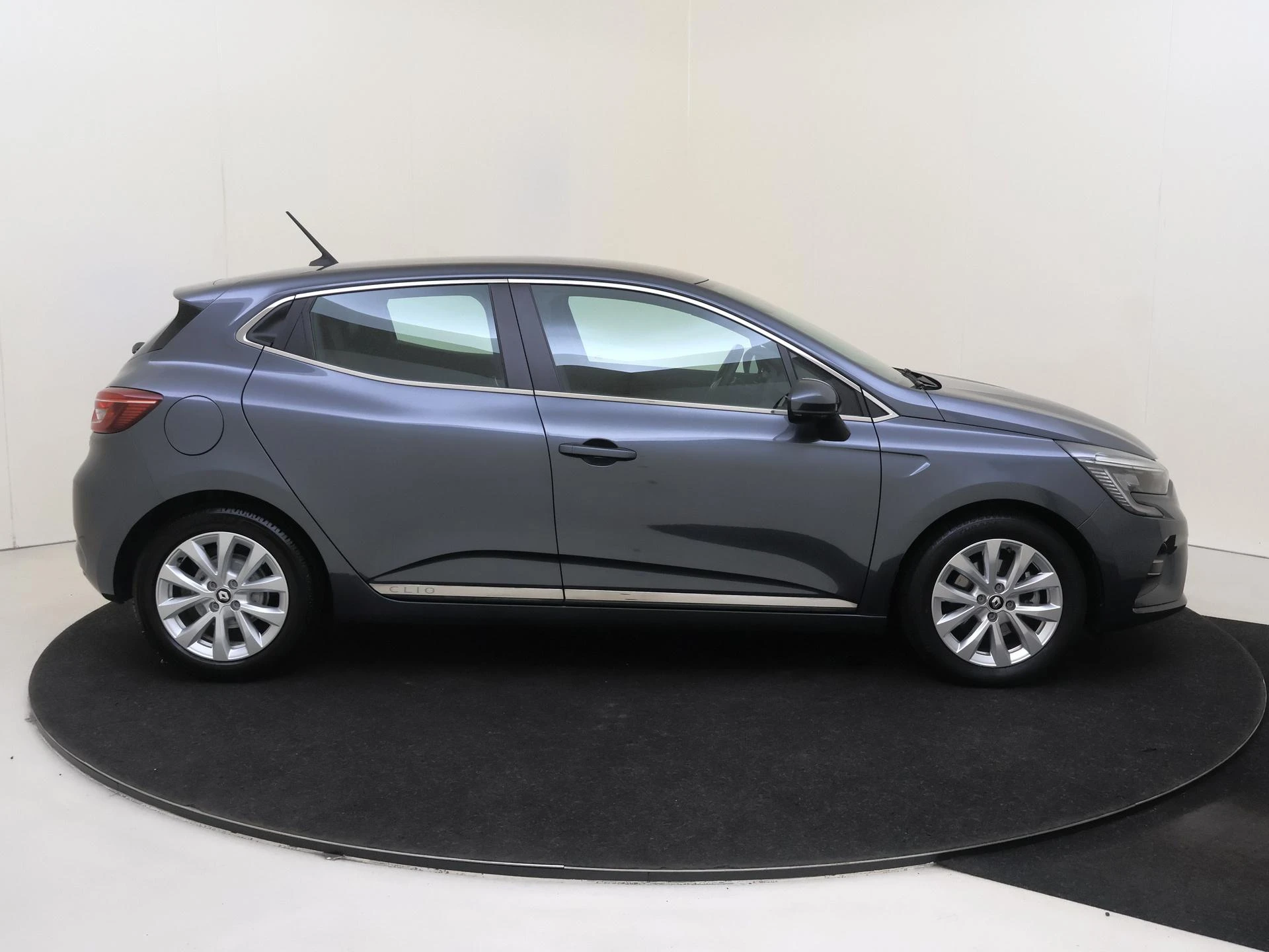 Renault-Clio-image-8