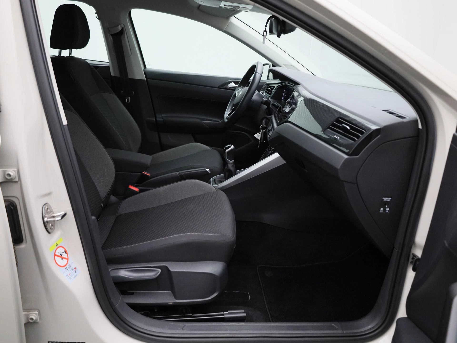 Volkswagen-Polo-image-29