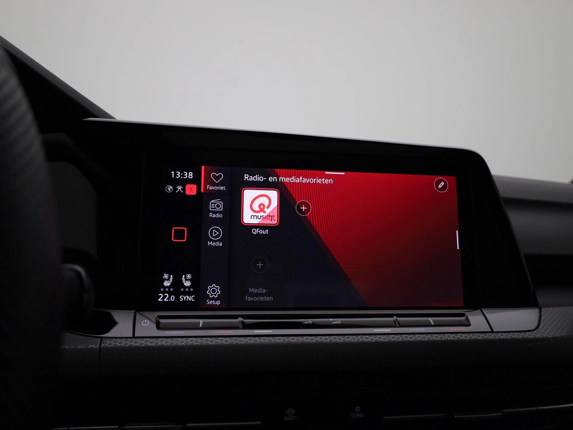 Volkswagen-Golf-image-32