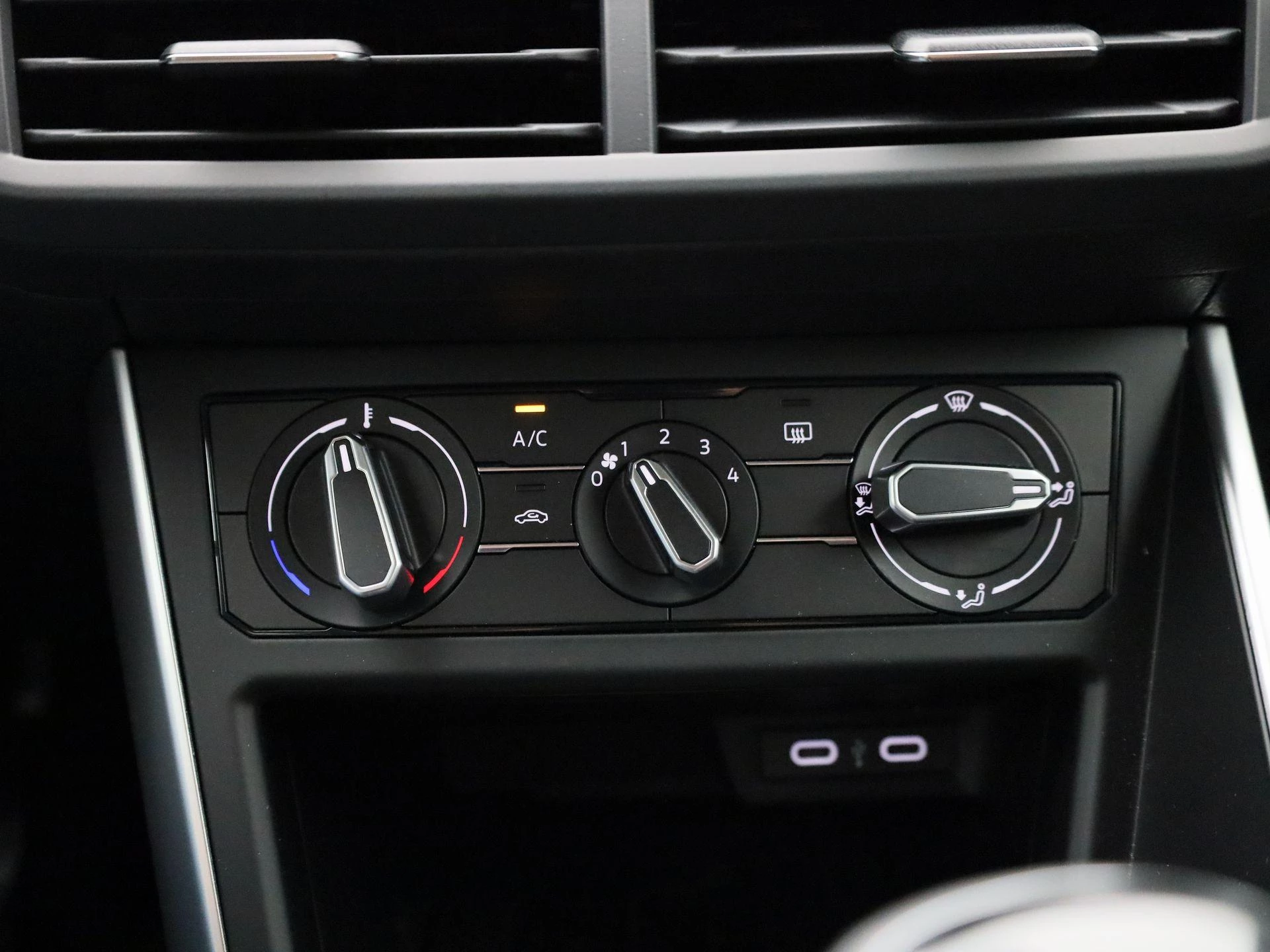 Volkswagen-Polo-image-16