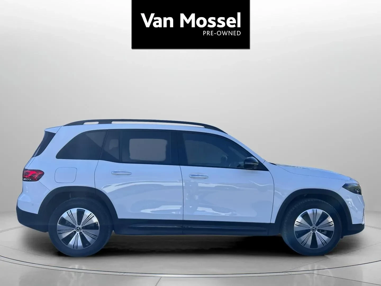 Mercedes-Benz-EQB-image-3