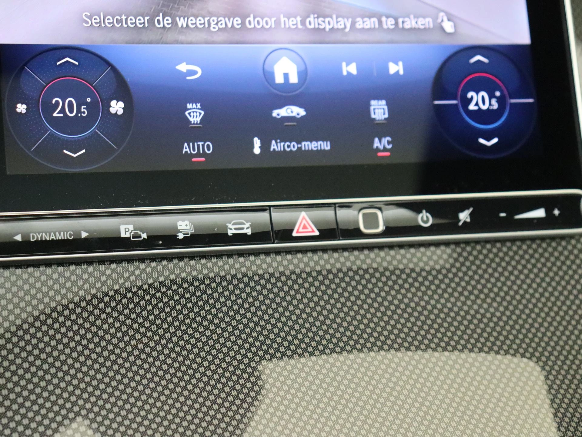 Mercedes-Benz-GLC-image-19