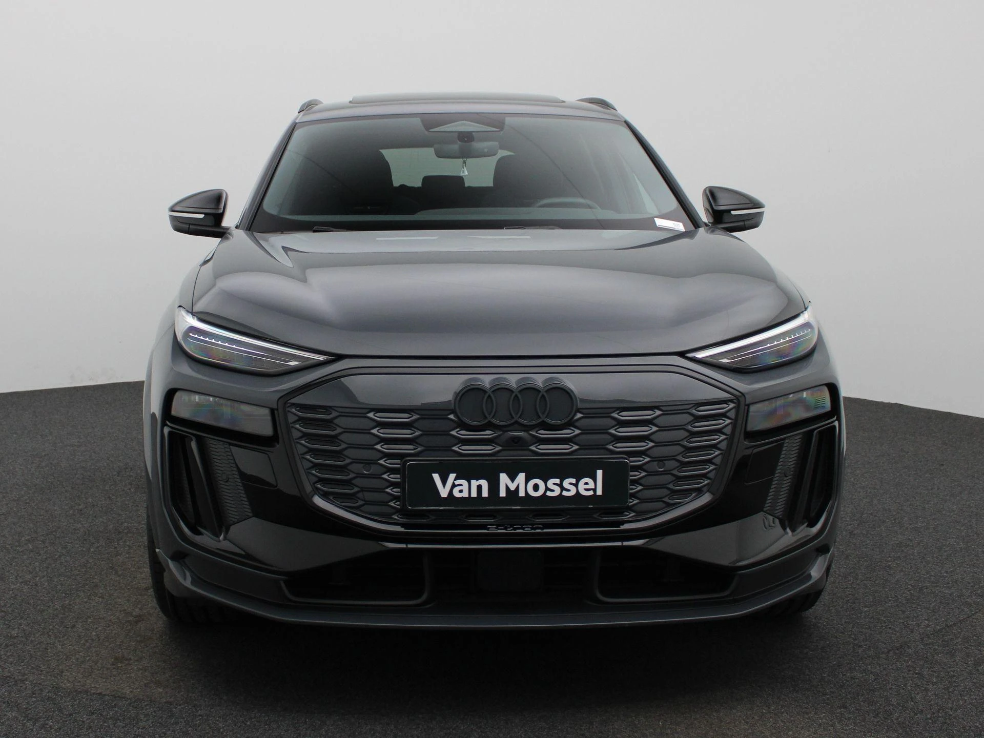 Audi-Q6 e-tron-image-1
