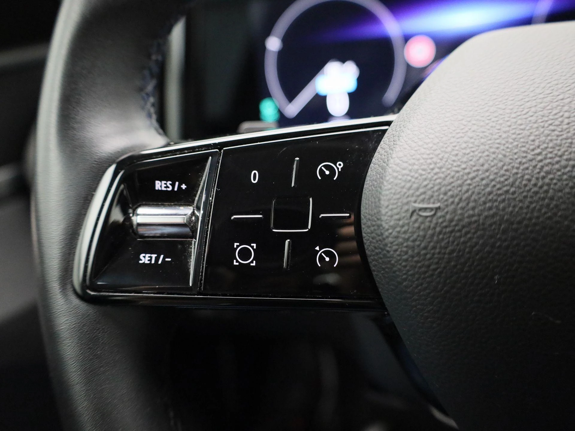 Renault-Megane E-Tech-image-18