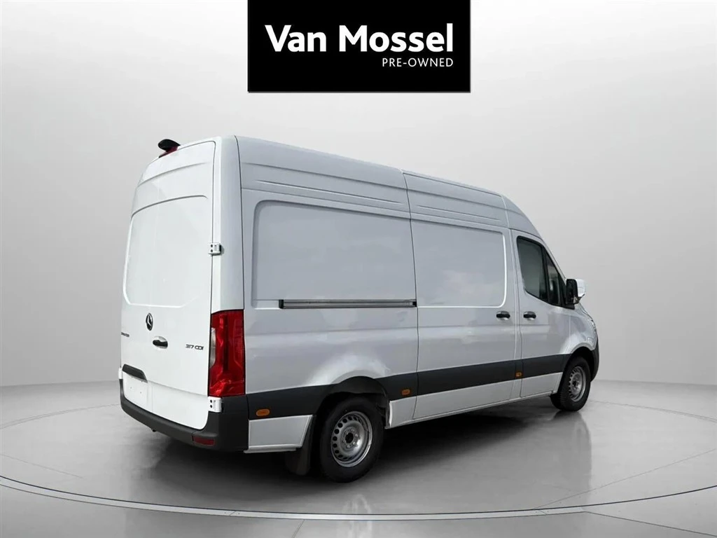 Mercedes-Benz-Sprinter-image-4
