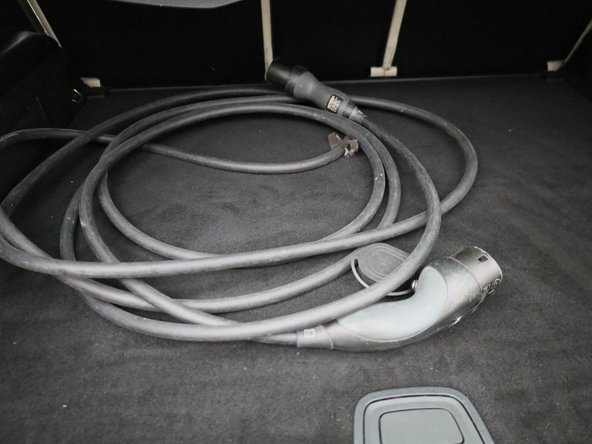 Mercedes-Benz-EQB-image-11