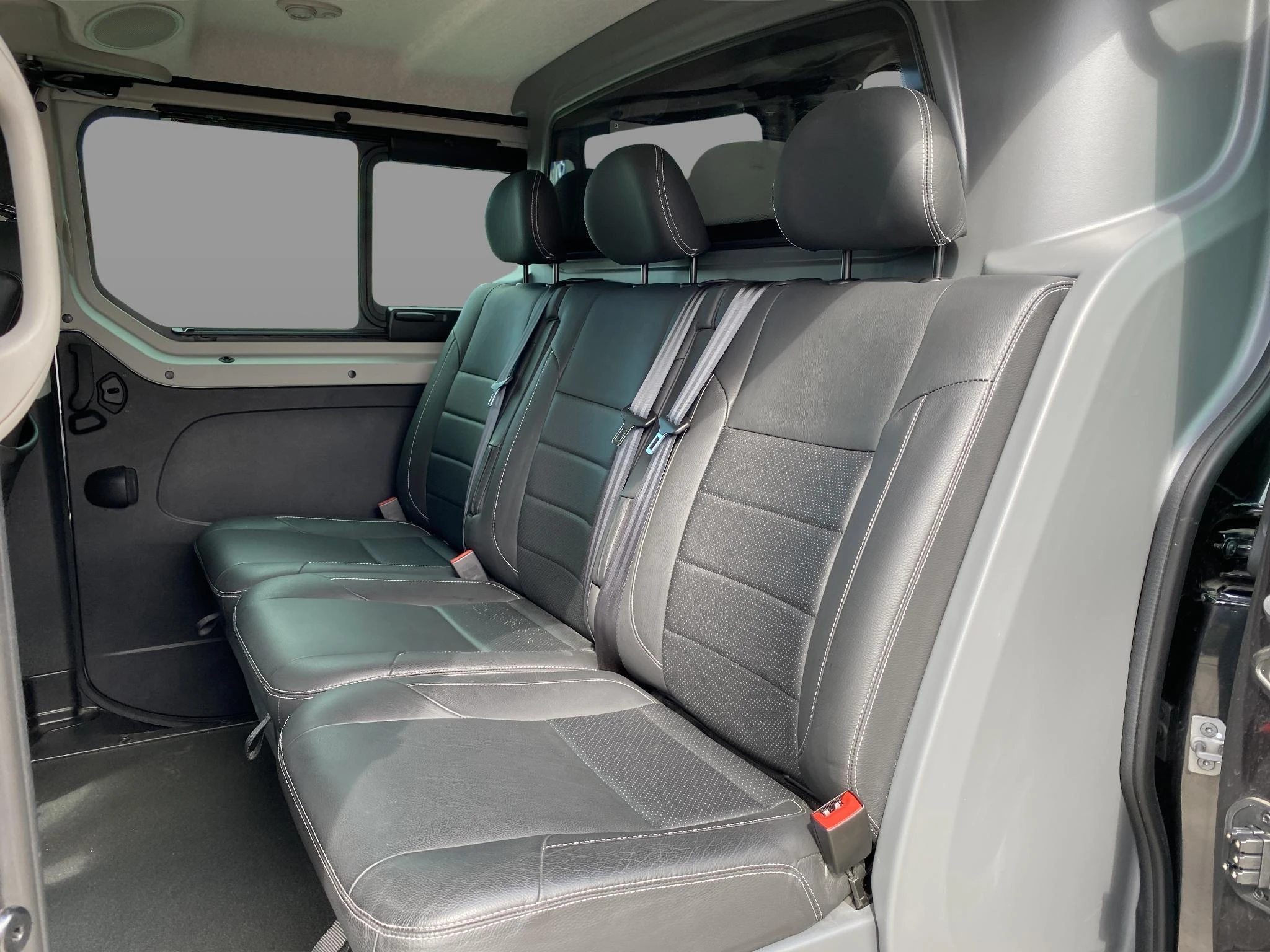Opel-Vivaro-image-13