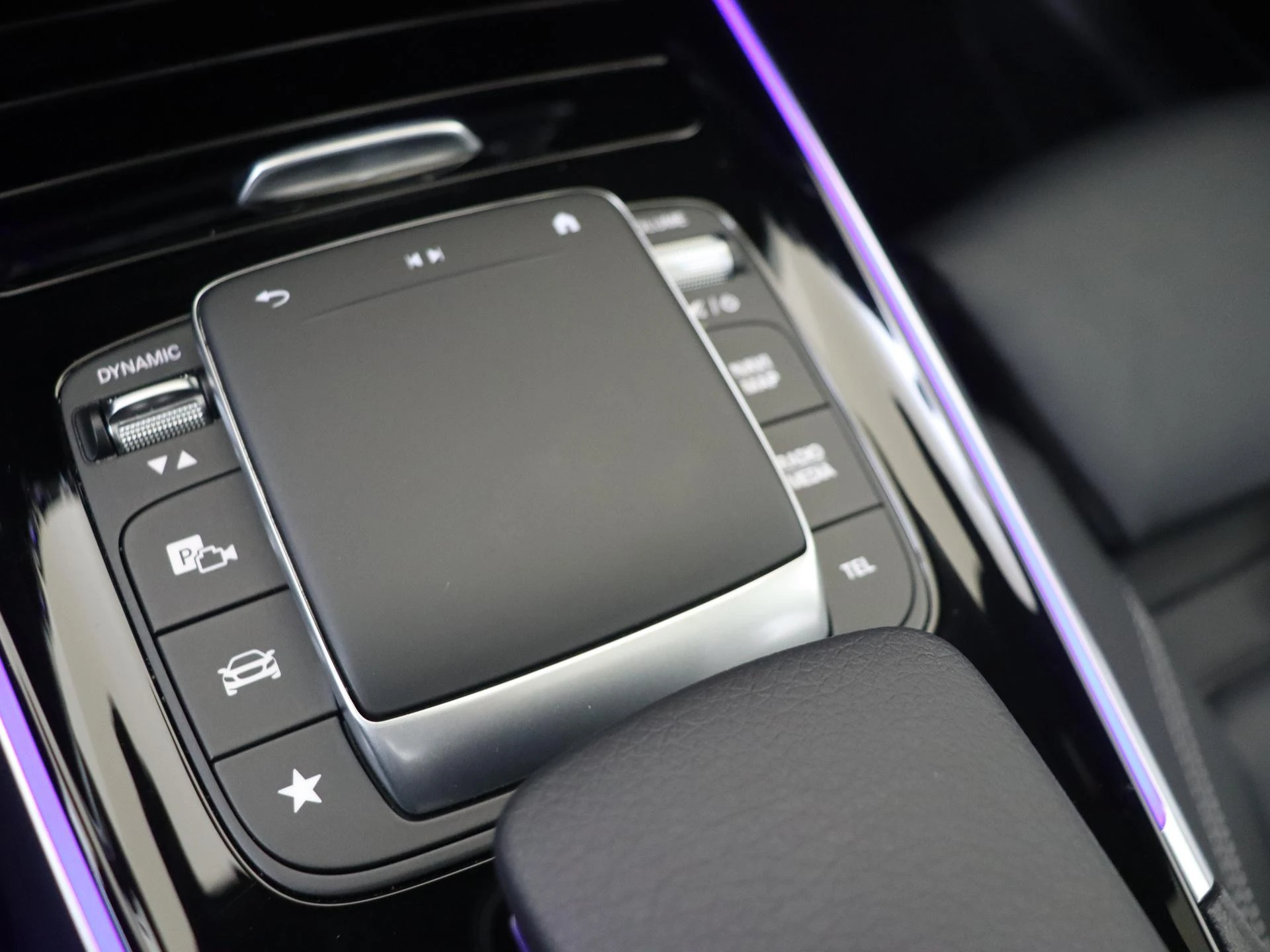 Mercedes-Benz-GLB-image-24