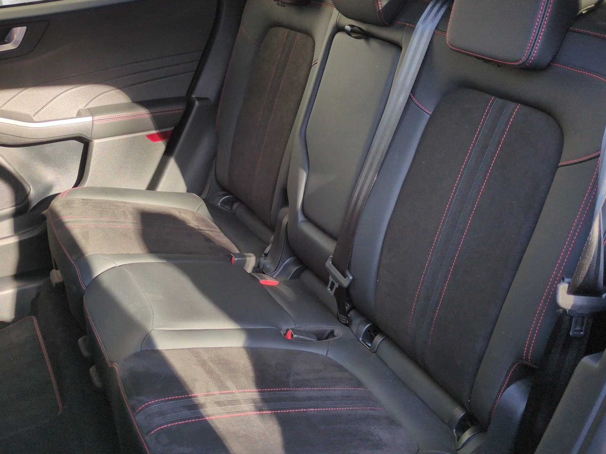 Ford Kuga ST-Line X Aut.*PANO*AHK*360GRAD*LED-MATRIX*NAVI*GRA*WINTER-PKT.