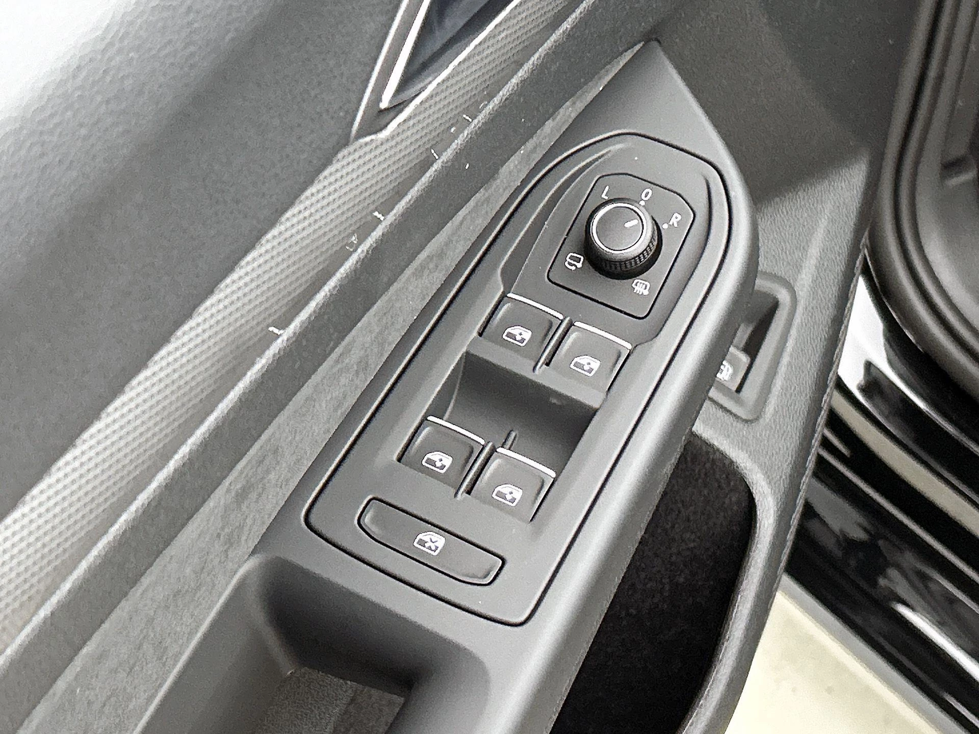 Volkswagen-Golf-image-35