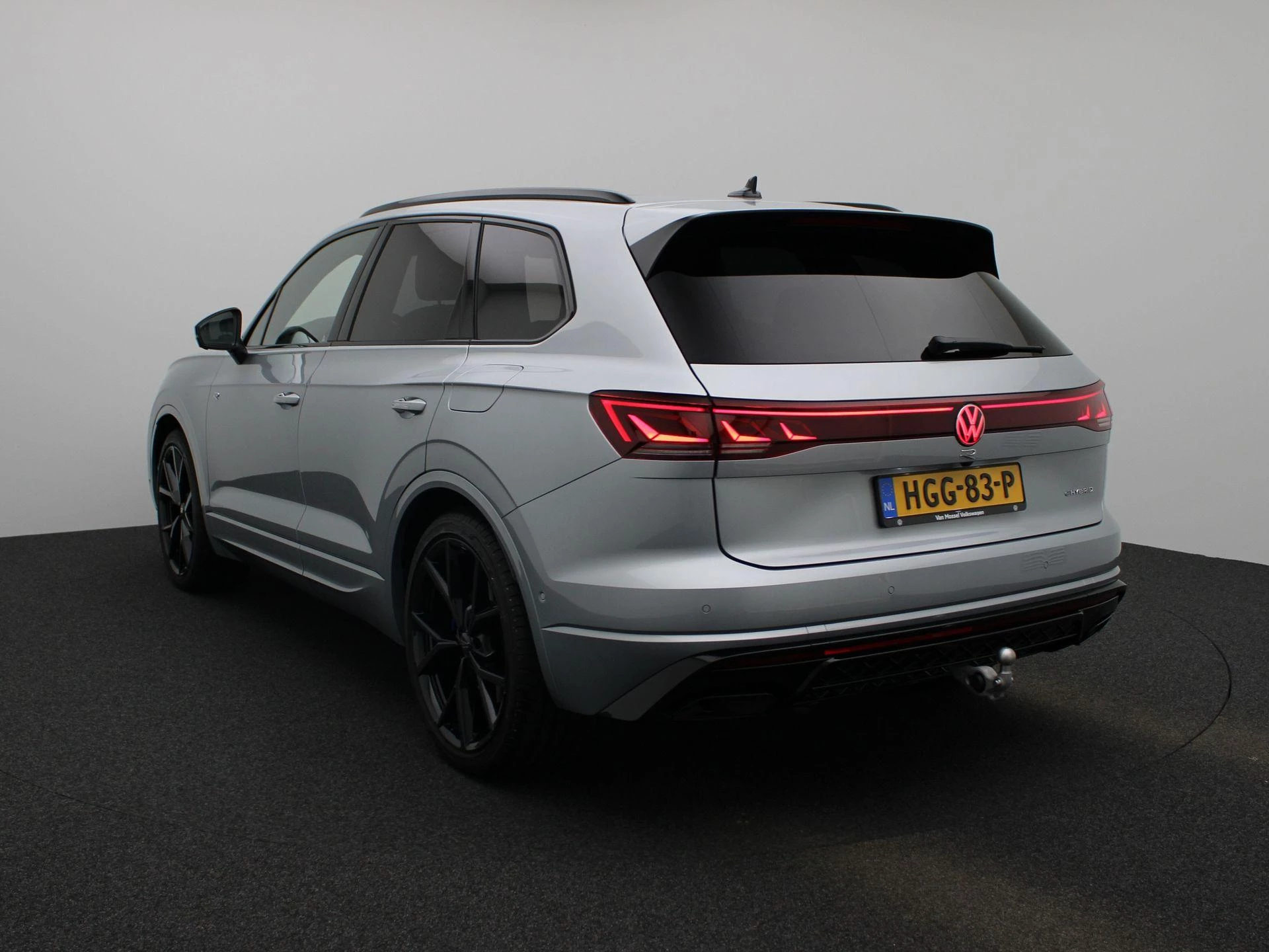 Volkswagen-Touareg-image-1