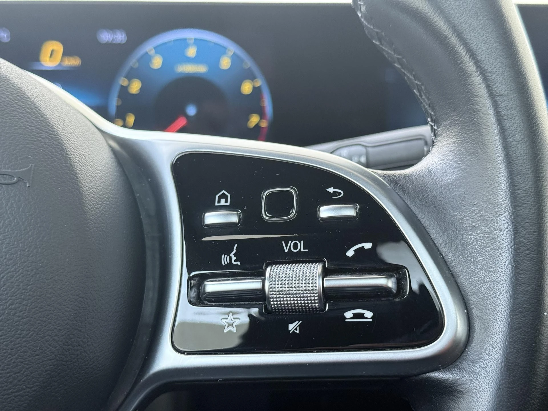 Mercedes-Benz-CLA-image-13