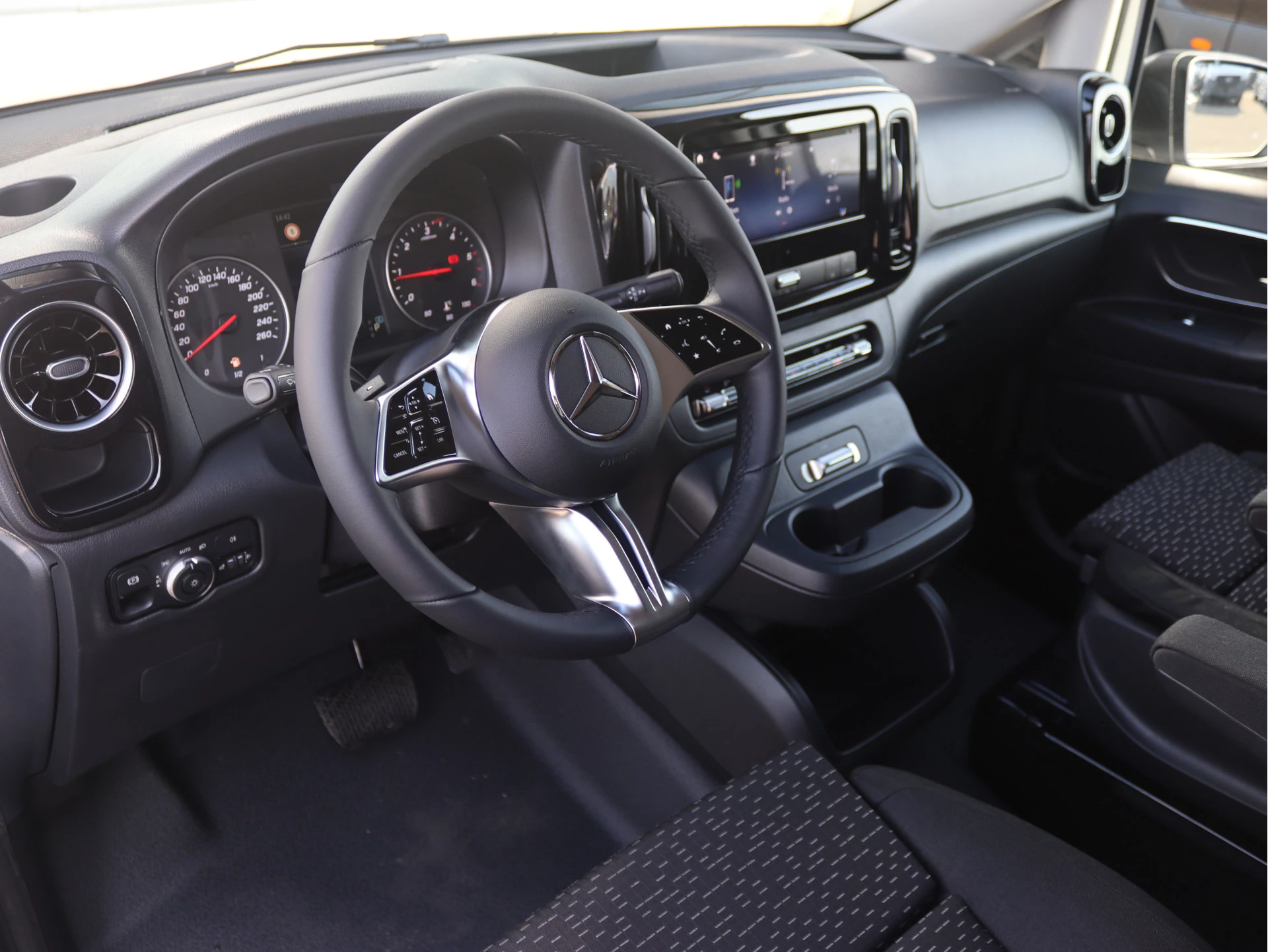 Mercedes-Benz-Vito-image-3