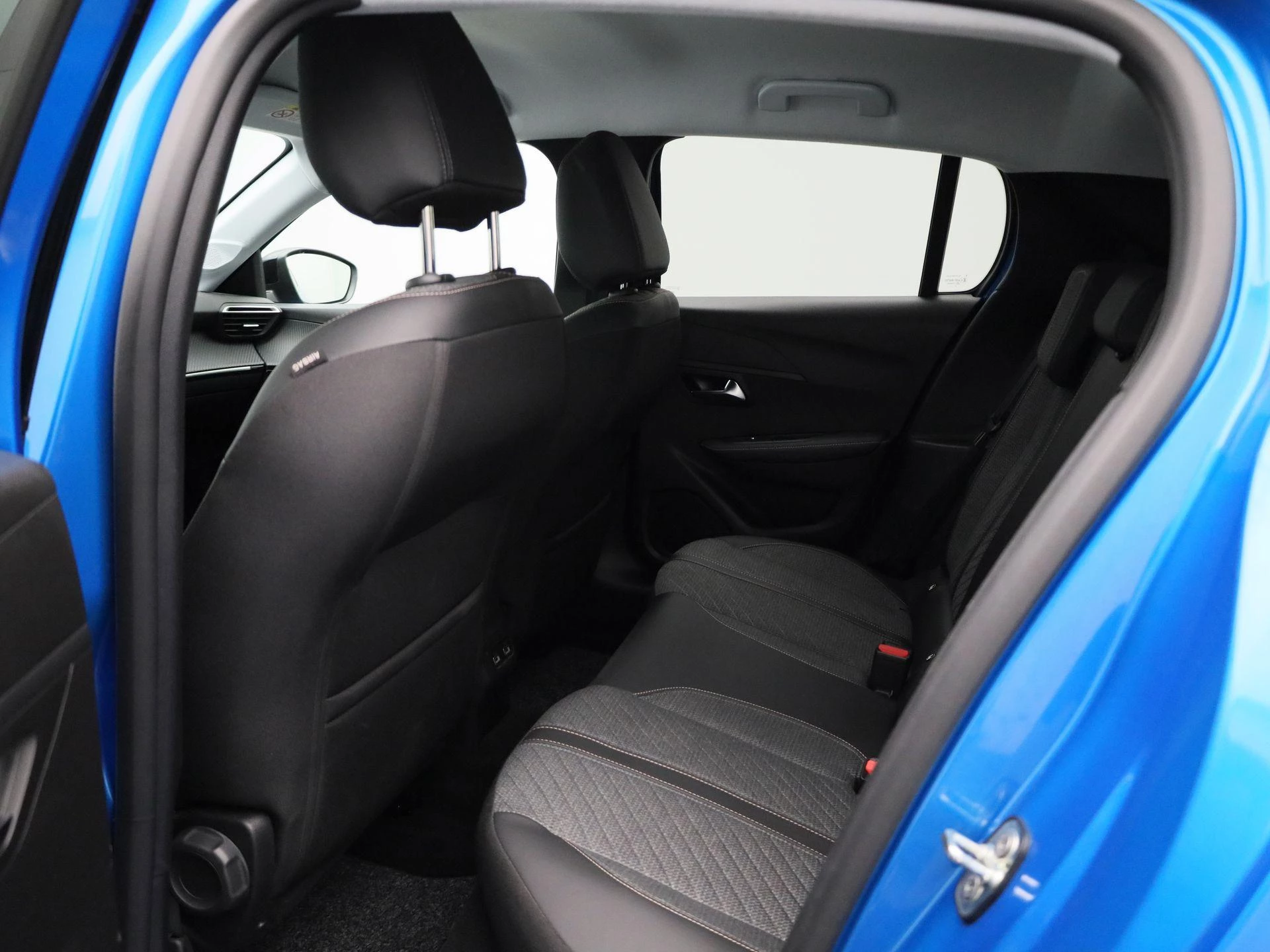 Peugeot-e-208-image-10