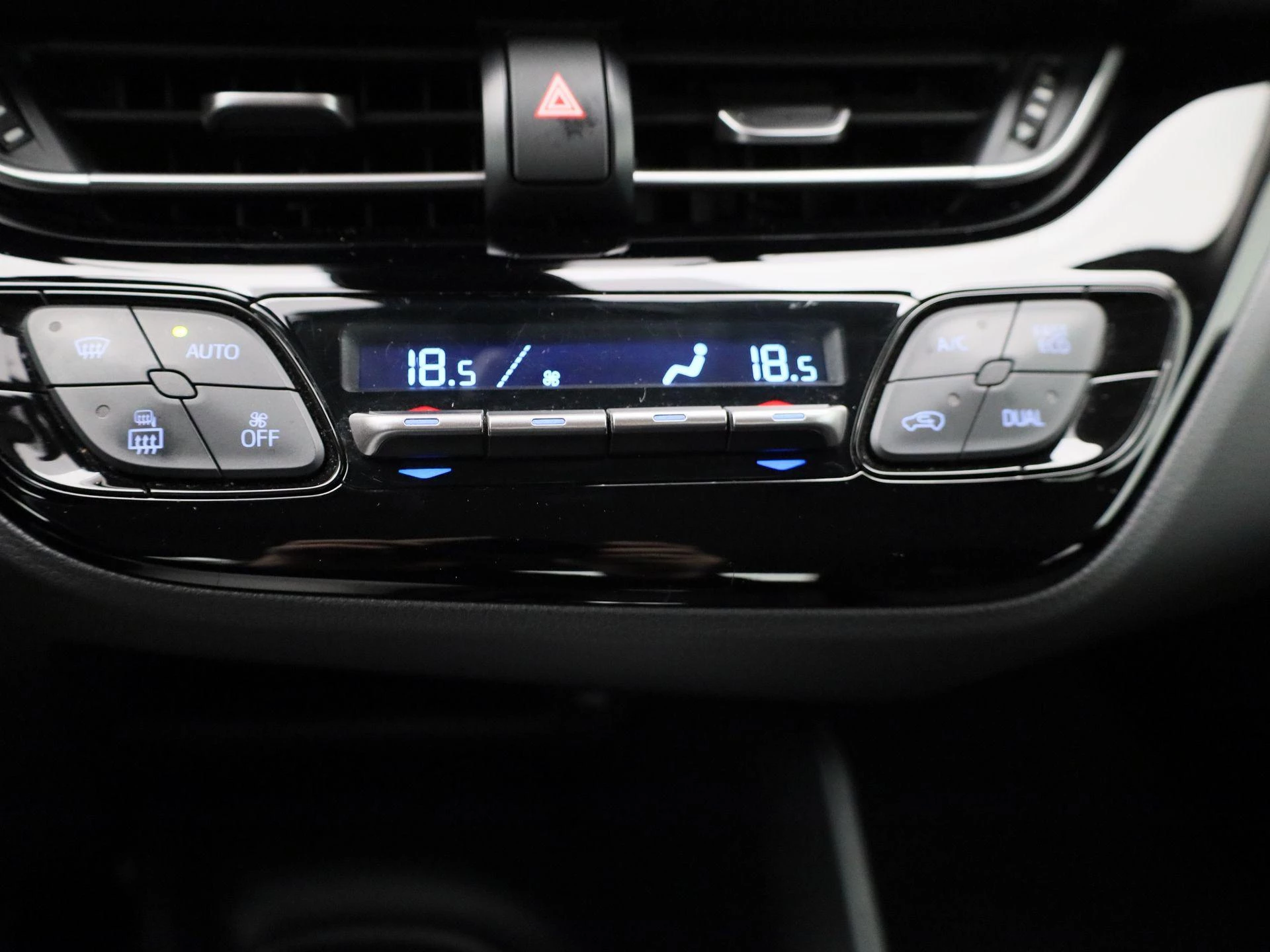 Toyota-C-HR-image-18