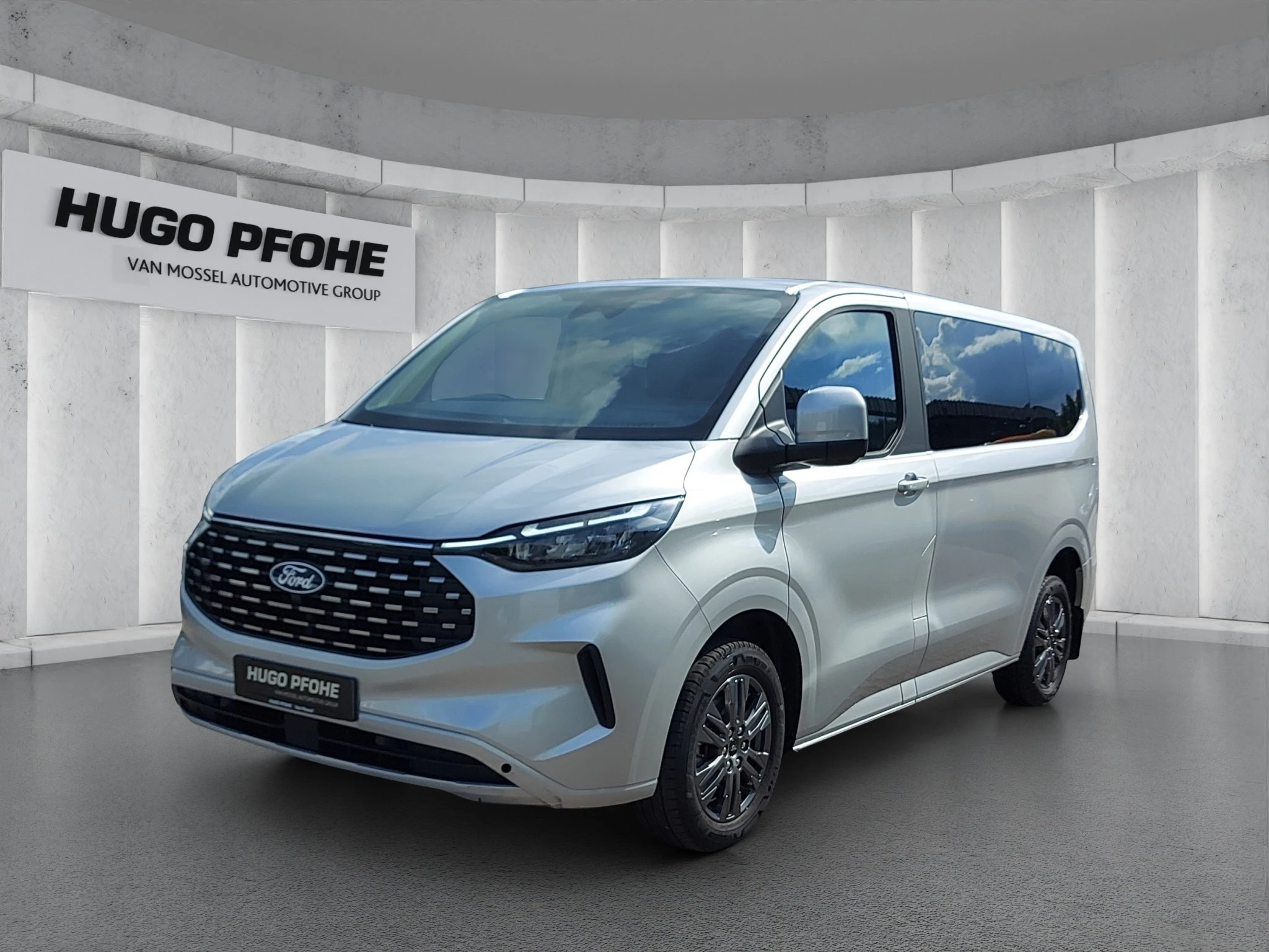 Ford-Tourneo Custom-image-0