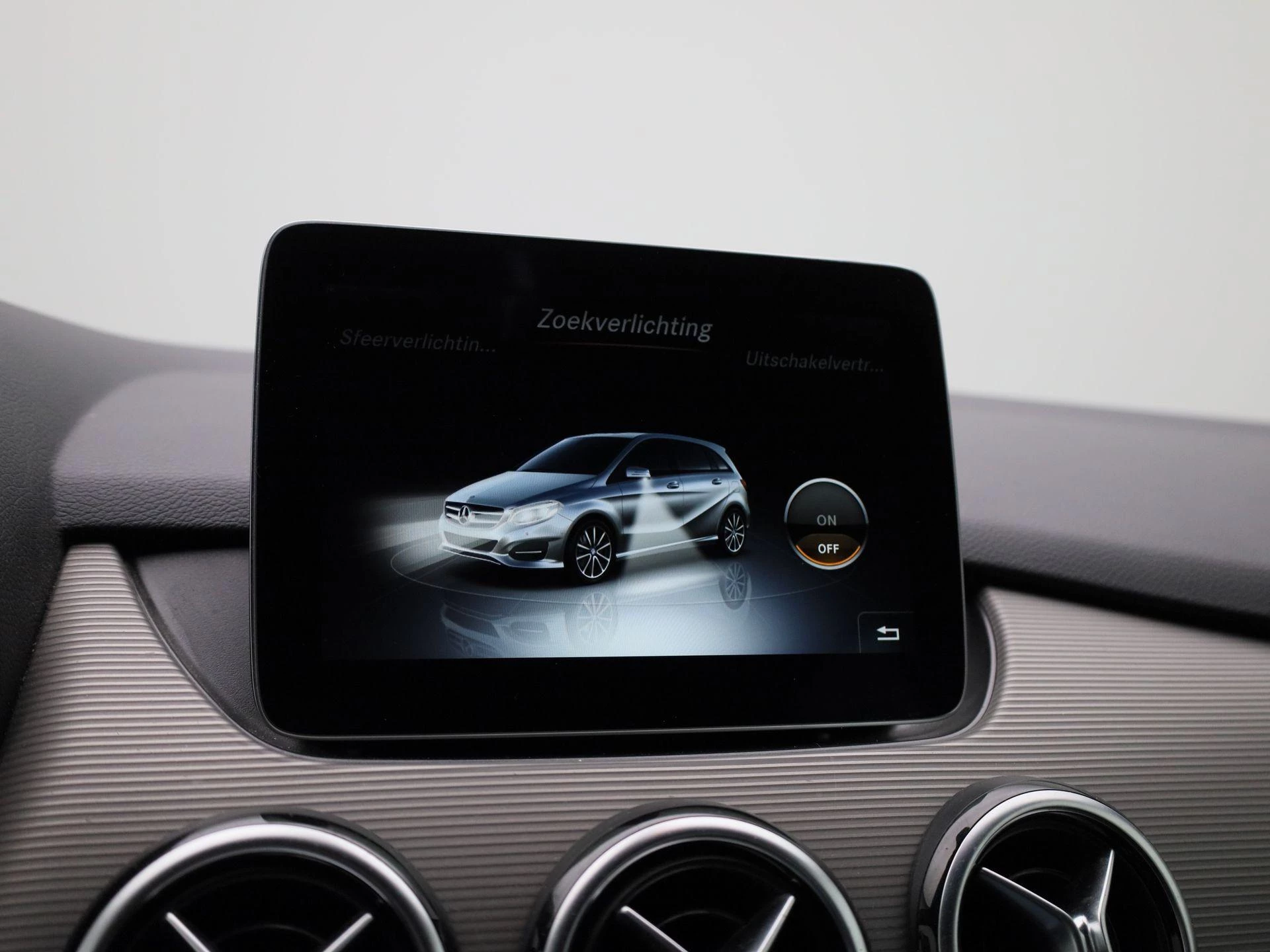 Mercedes-Benz-B-Klasse-image-19