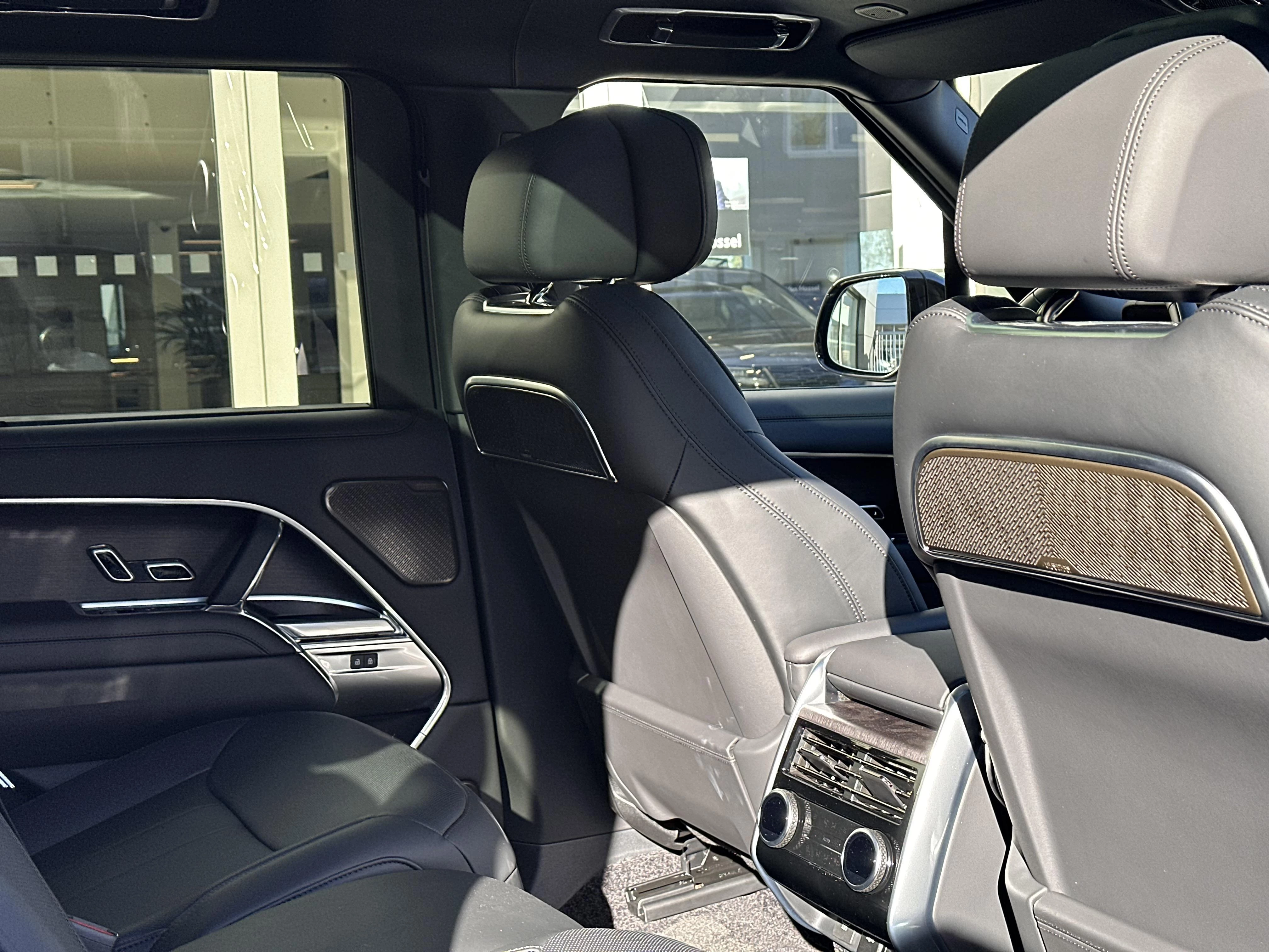 Land Rover-Range Rover-image-11