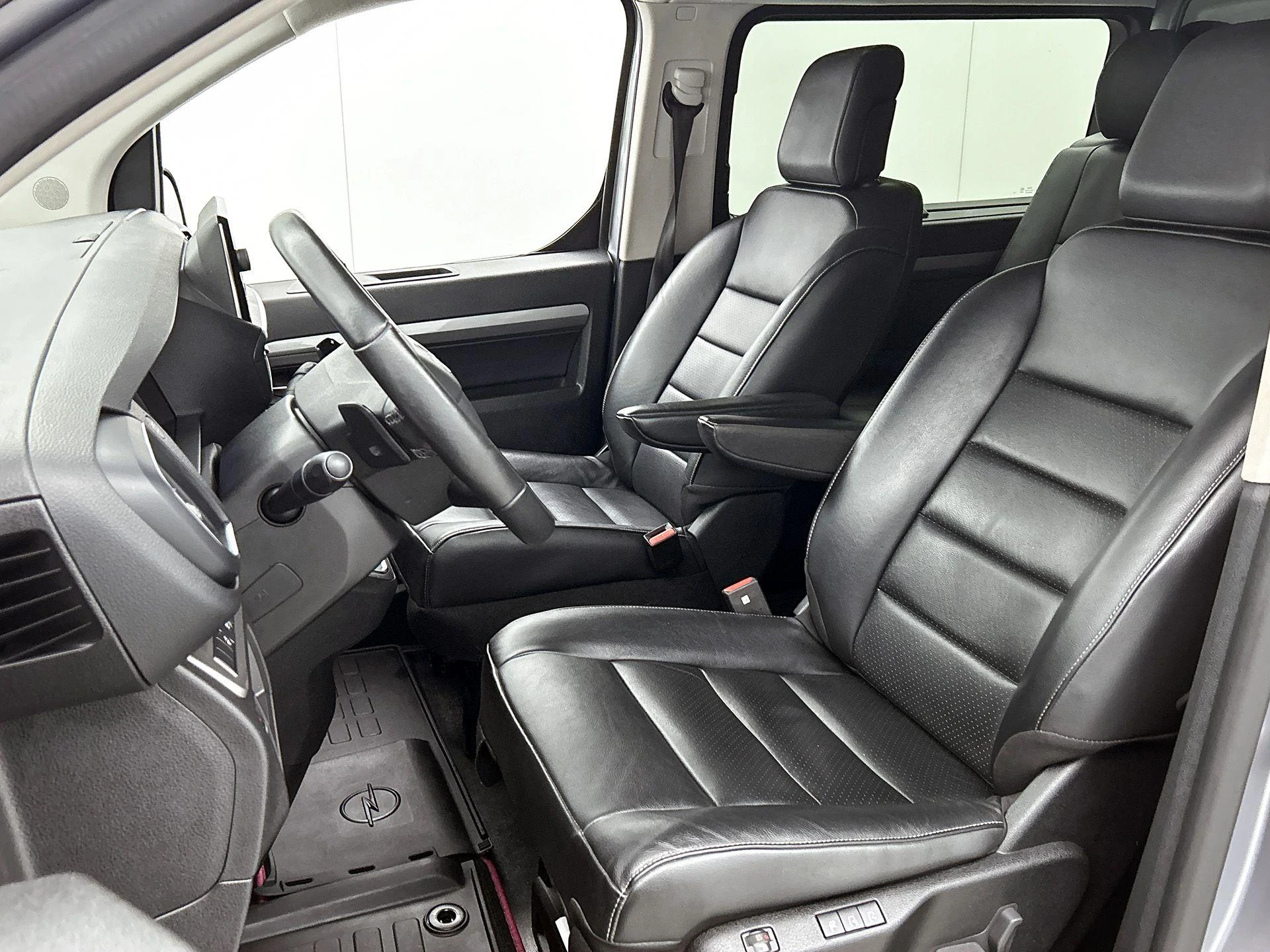 Opel-Vivaro-image-37