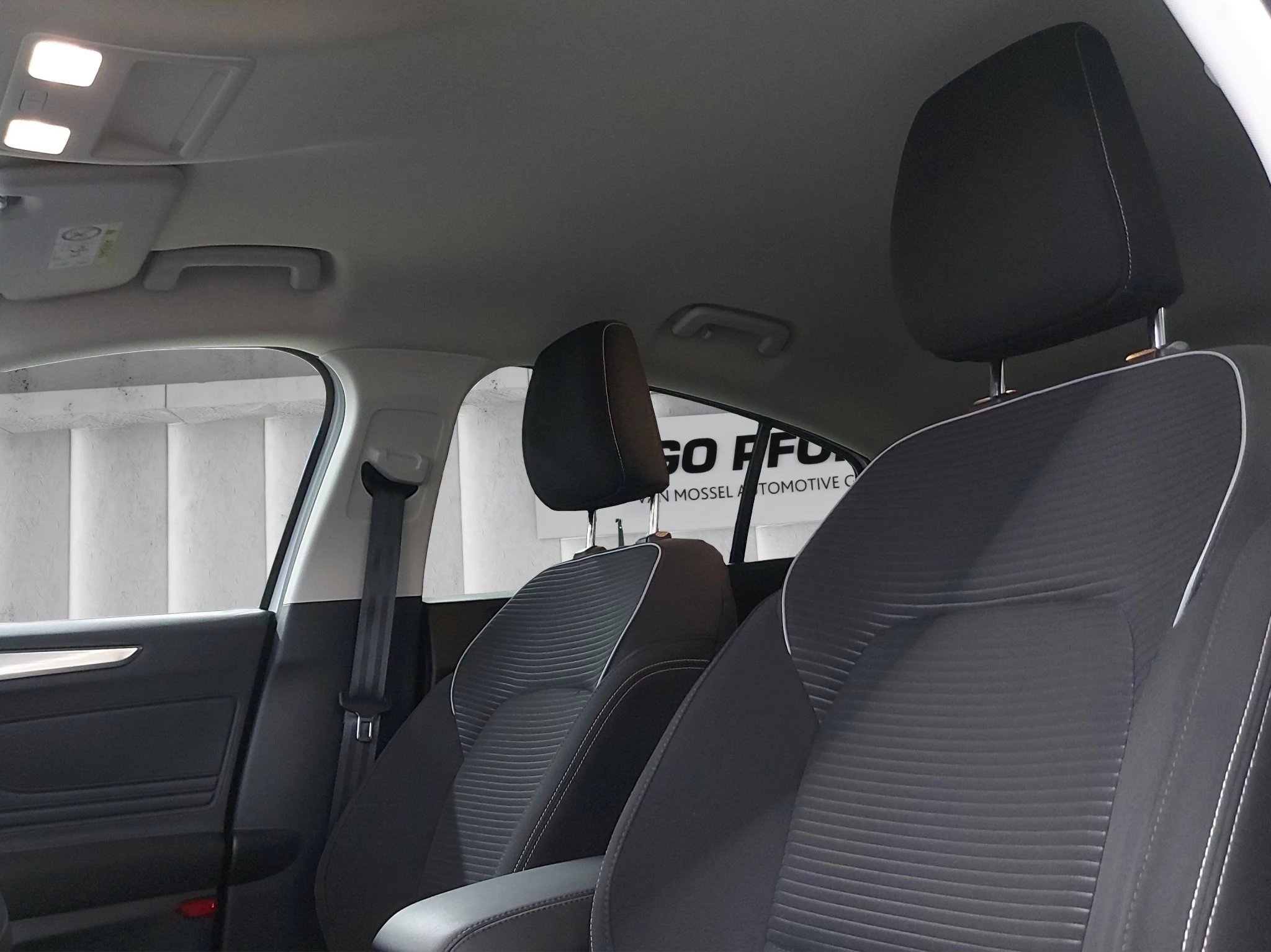 Ford Focus Titanium DESIGN Sondermodell 1.0 EcoBoost Hybrid 92kW Schräghecklimousine. 5-türig