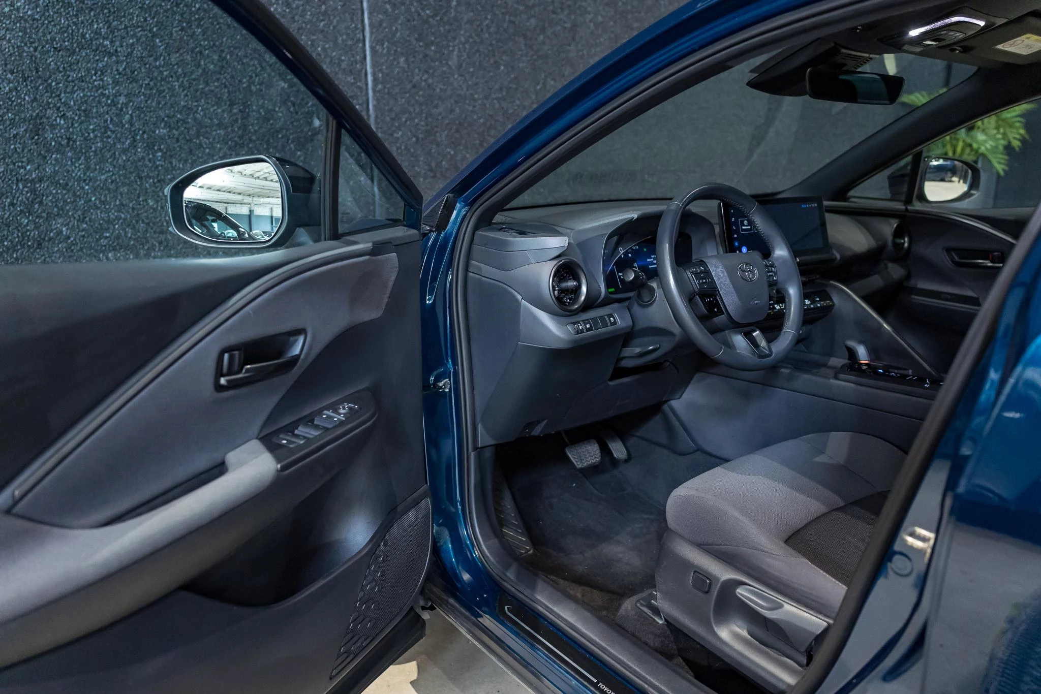 Toyota C-HR 1.8 VVT i-Hybrid C-Lub Mono-Tone E-CVT