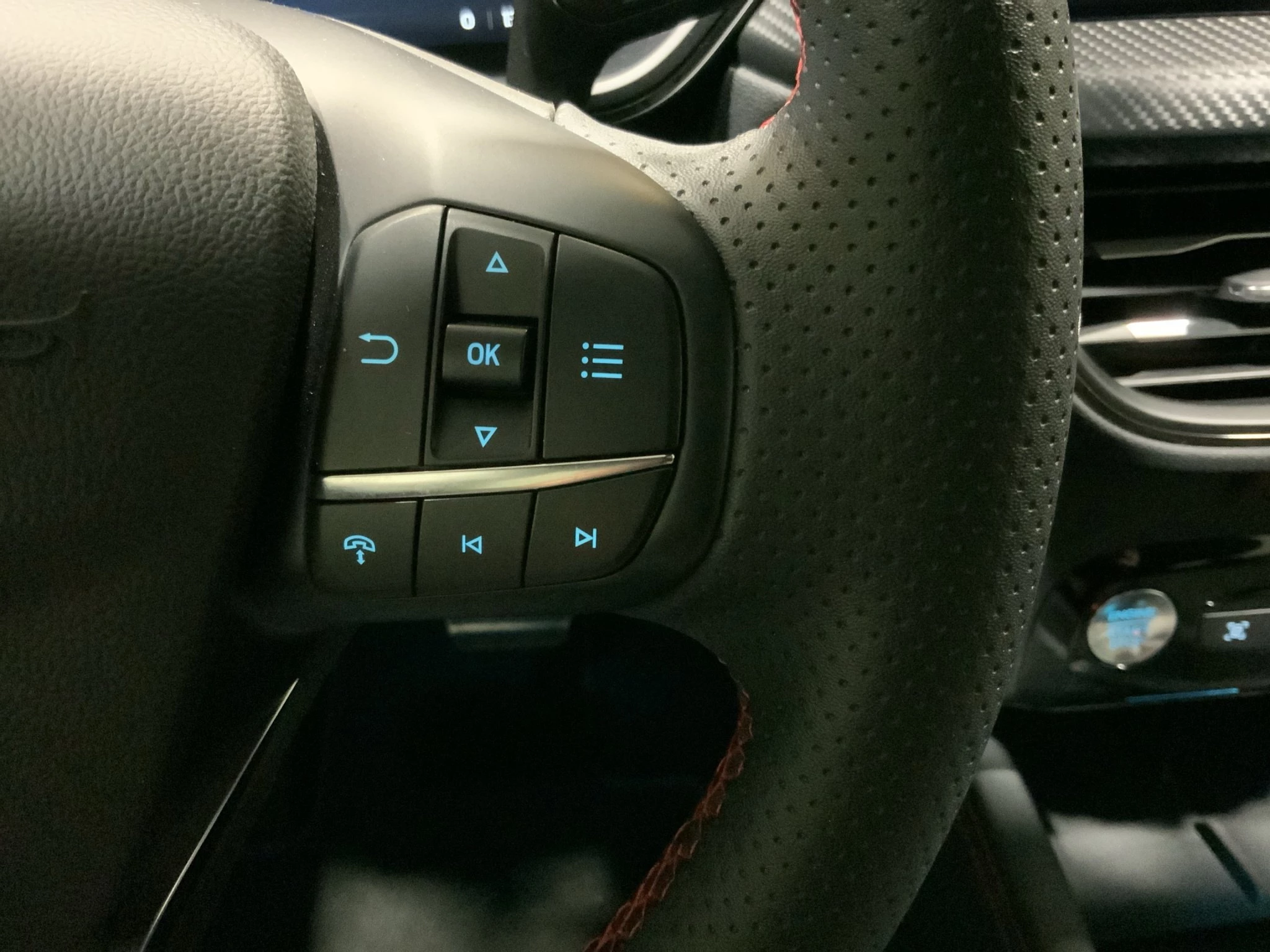 Ford Kuga ST-Line X Aut.*PANO*AHK*360GRAD*LED-MATRIX*NAVI*GRA*WINTER-PKT.
