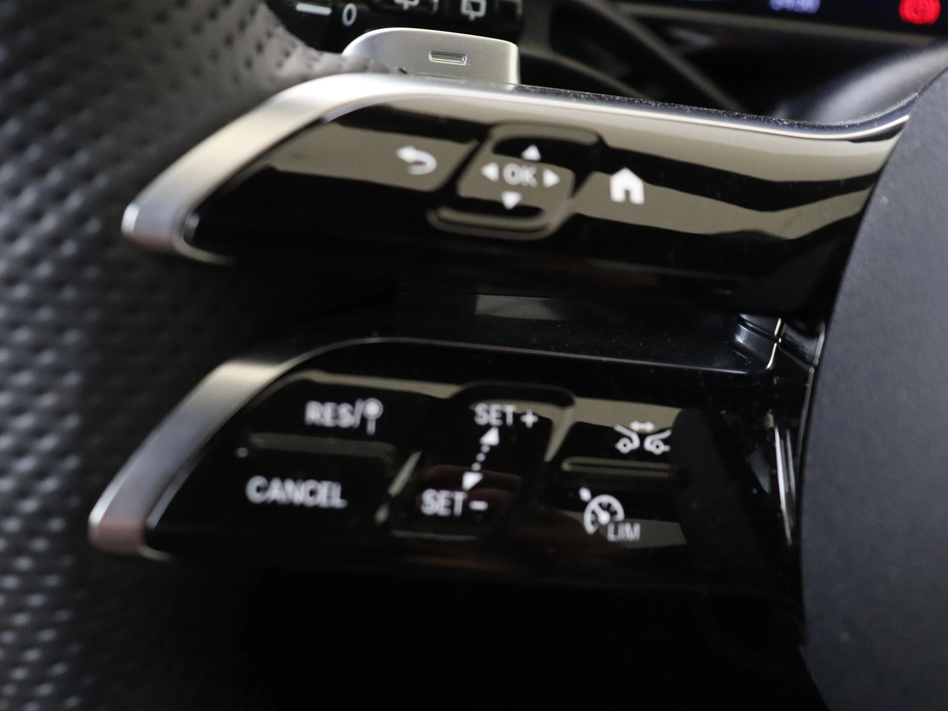 Mercedes-Benz-E-Klasse-image-11