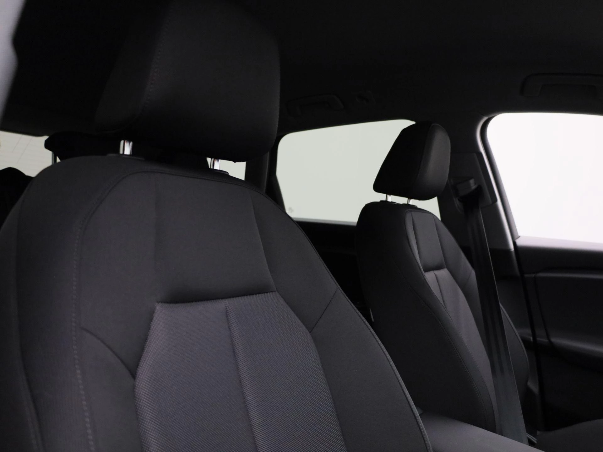 Audi-Q6 e-tron-image-40