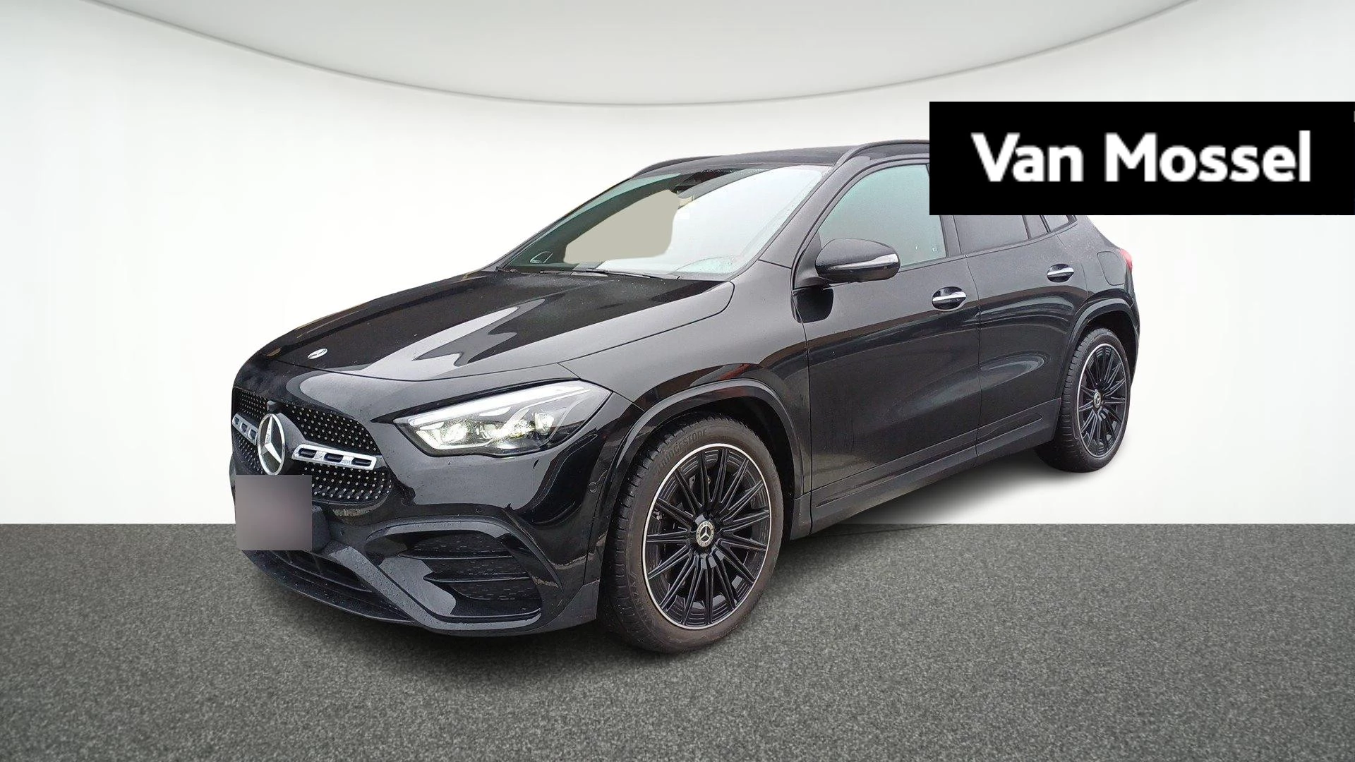 Mercedes-Benz-GLA-image-0