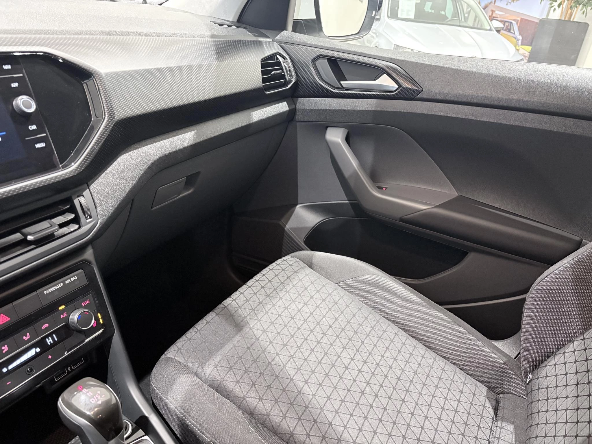 Volkswagen-T-Cross-image-33