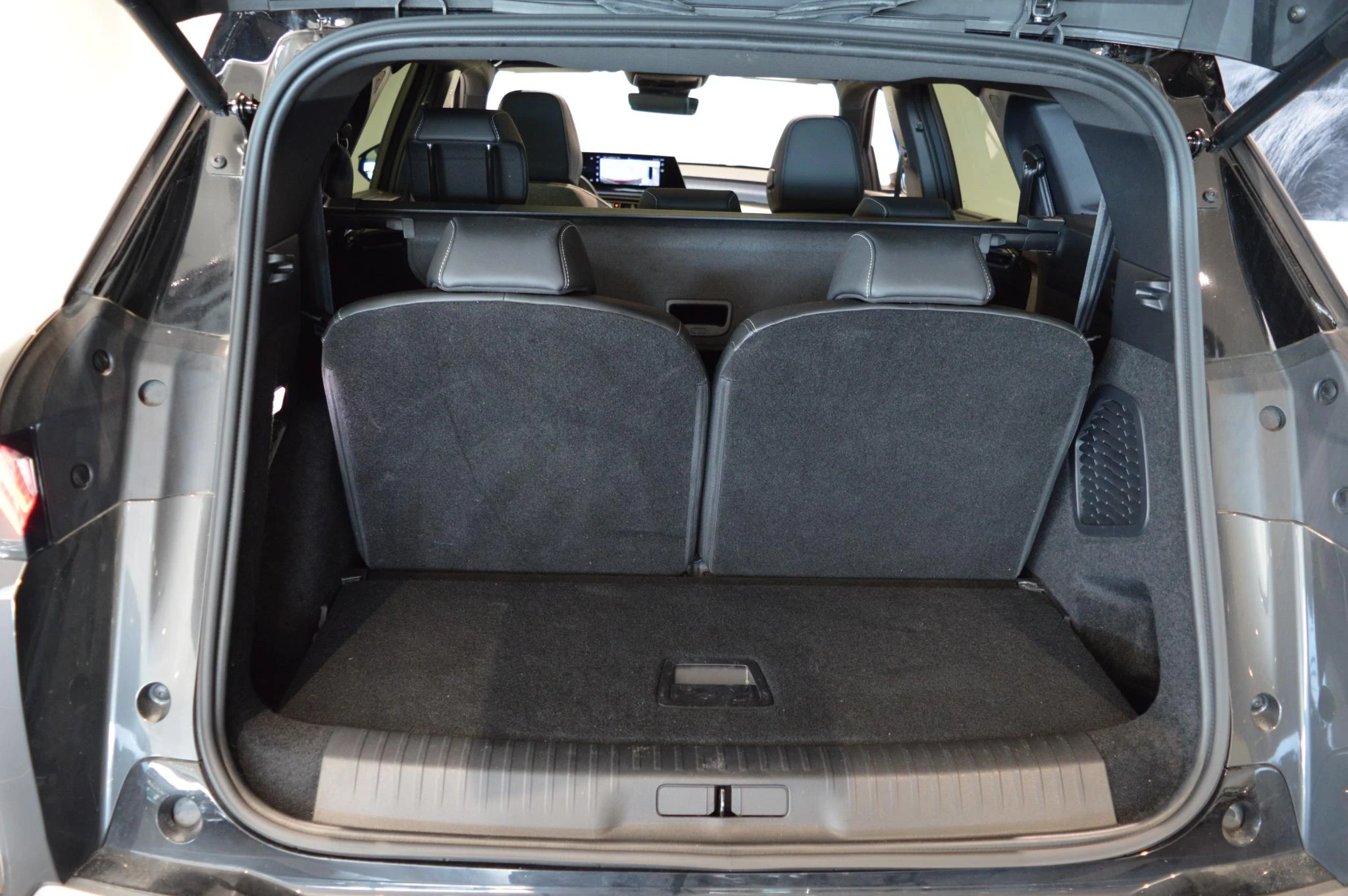 Peugeot-e-5008-image-24