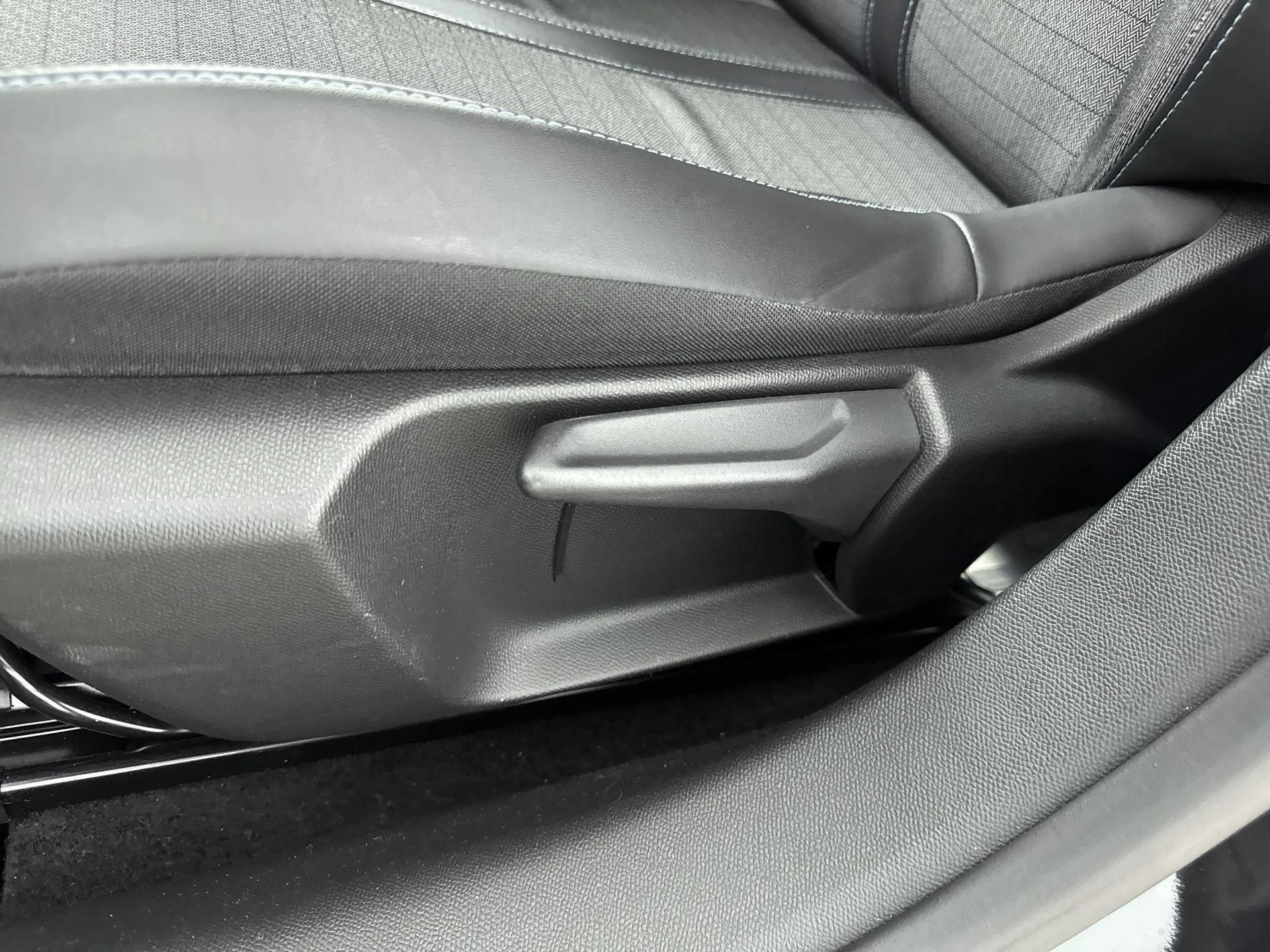 Peugeot-208-image-17