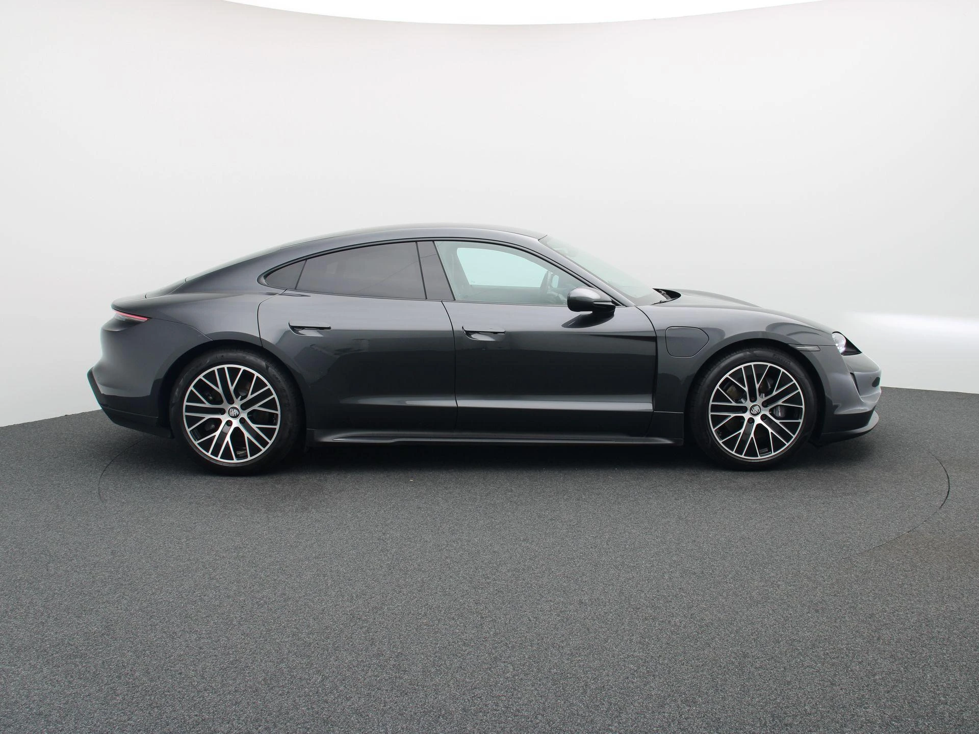 Porsche-Taycan-image-5