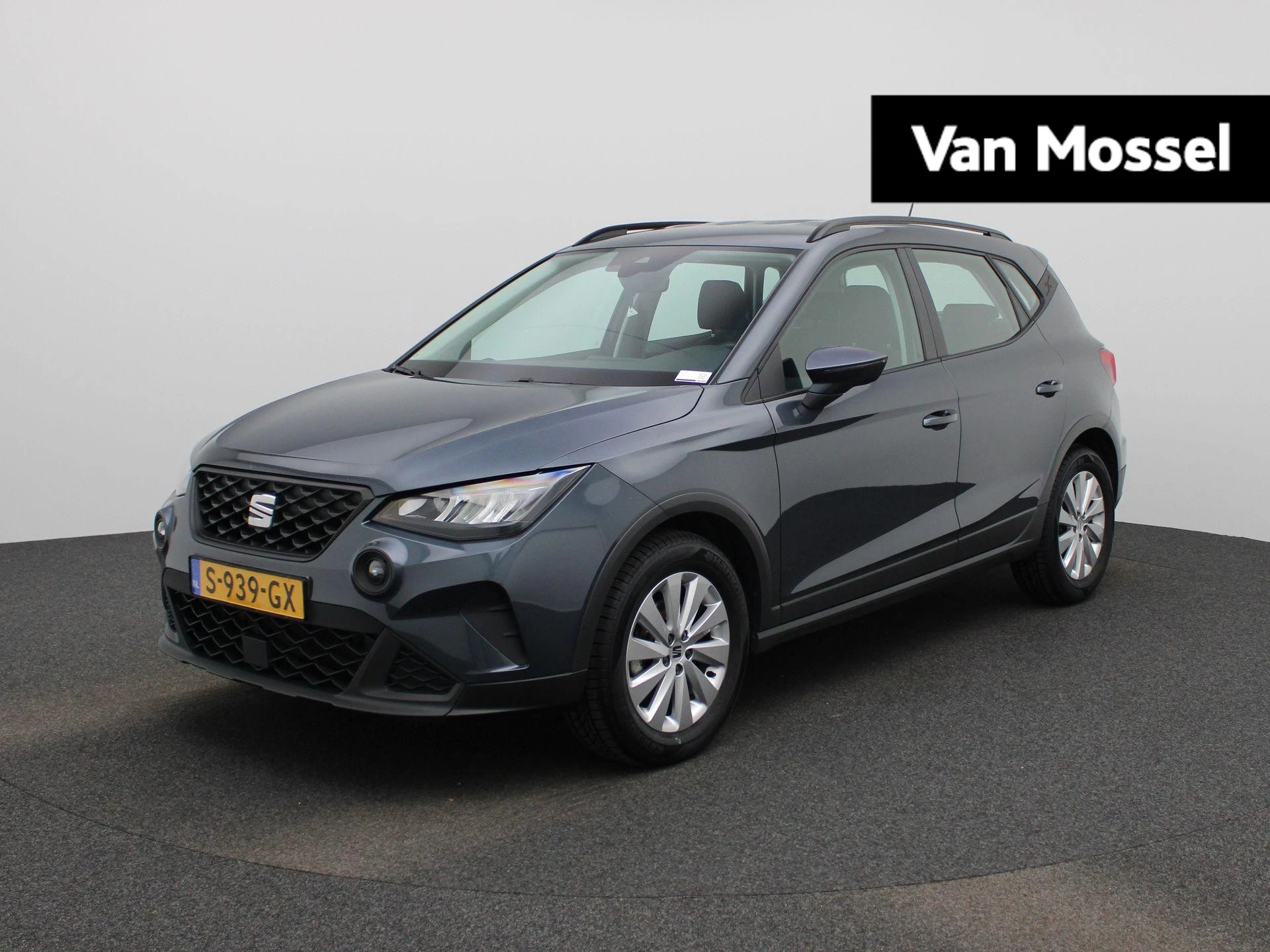 SEAT-Arona-image-0