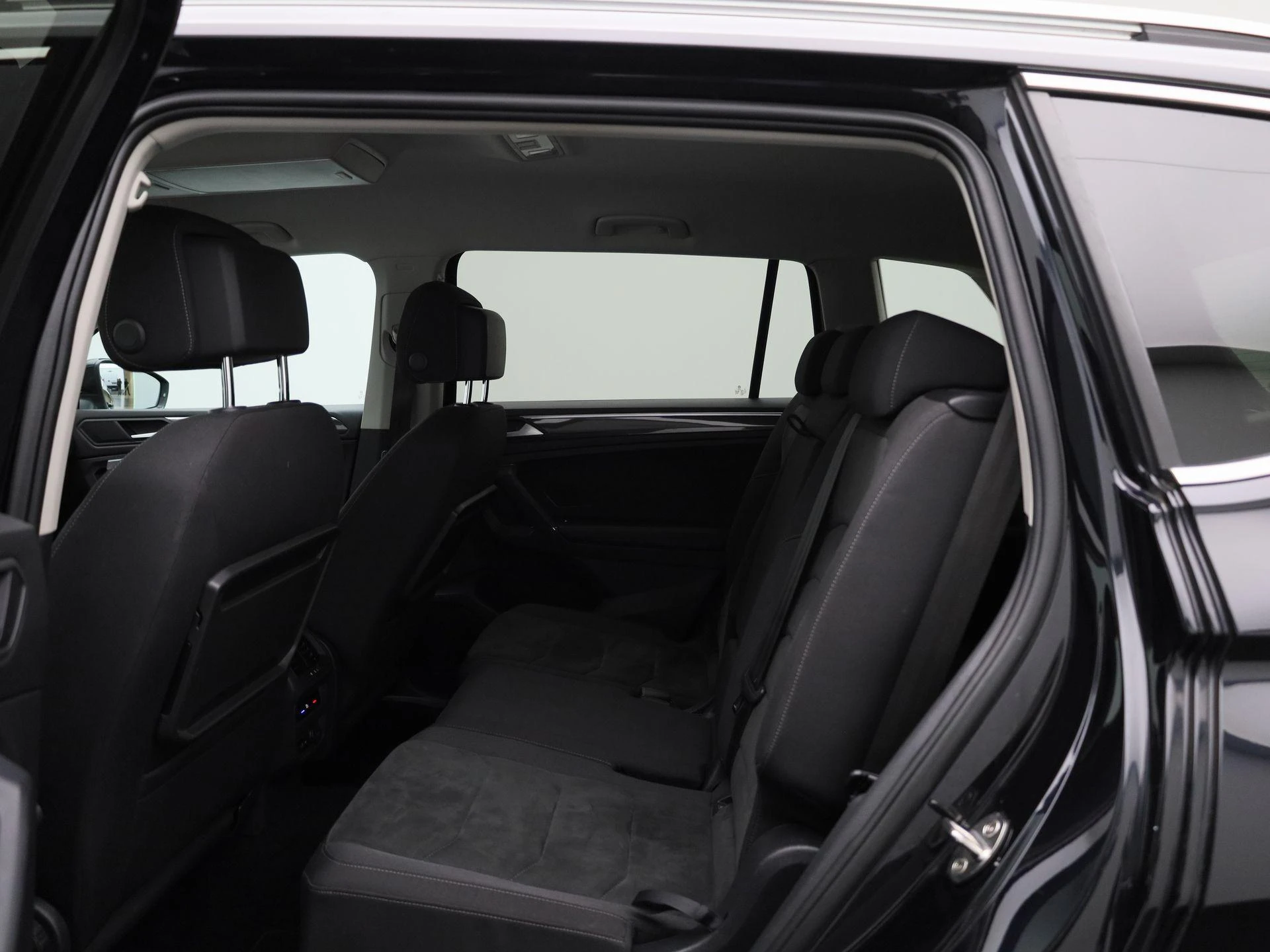 Volkswagen-Tiguan Allspace-image-9