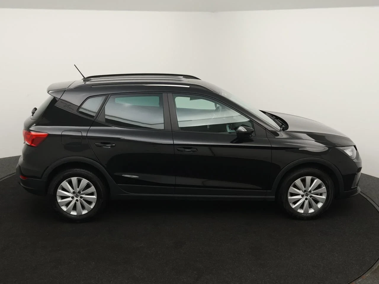 SEAT-Arona-image-6