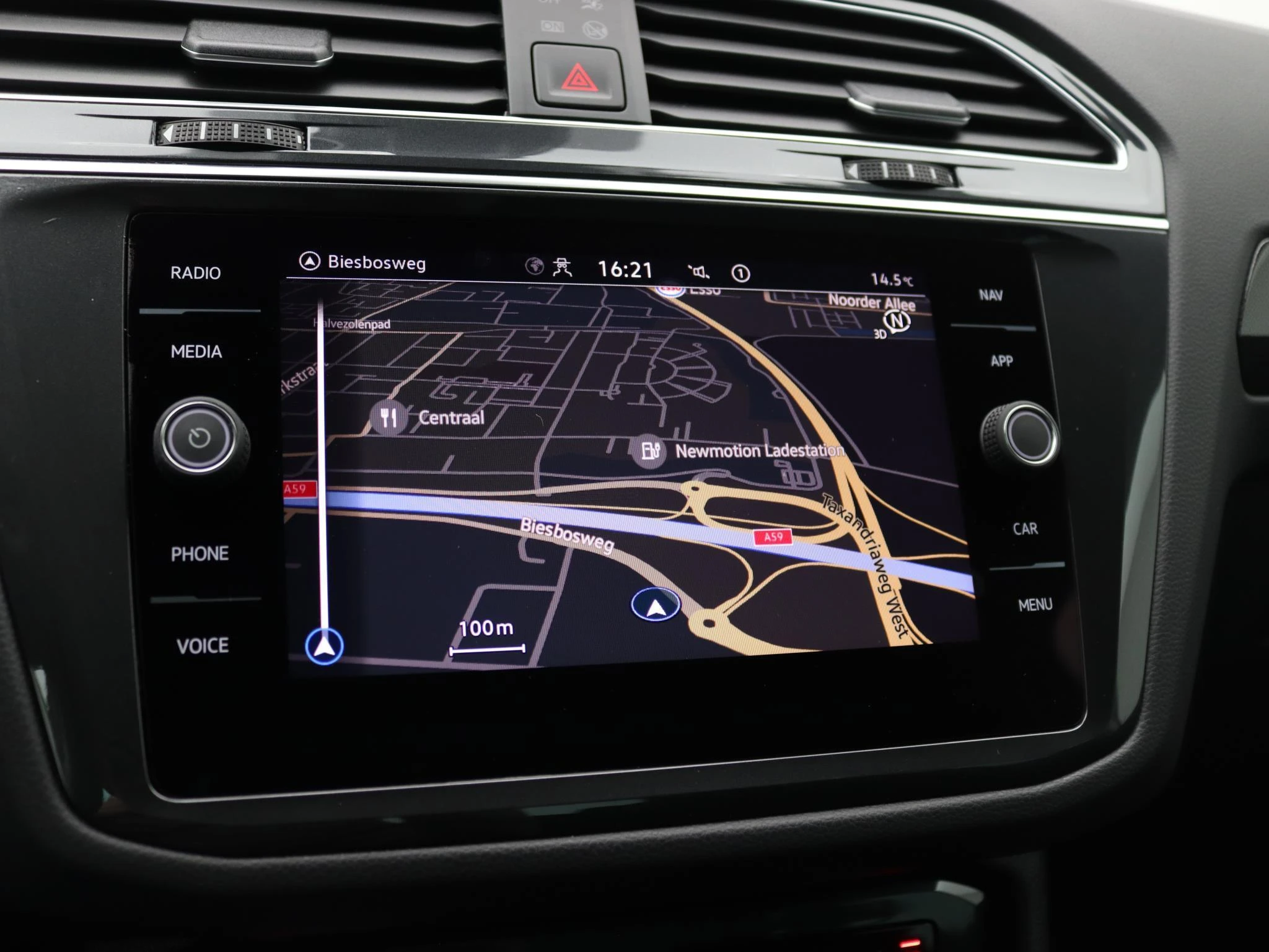 Volkswagen-Tiguan-image-19