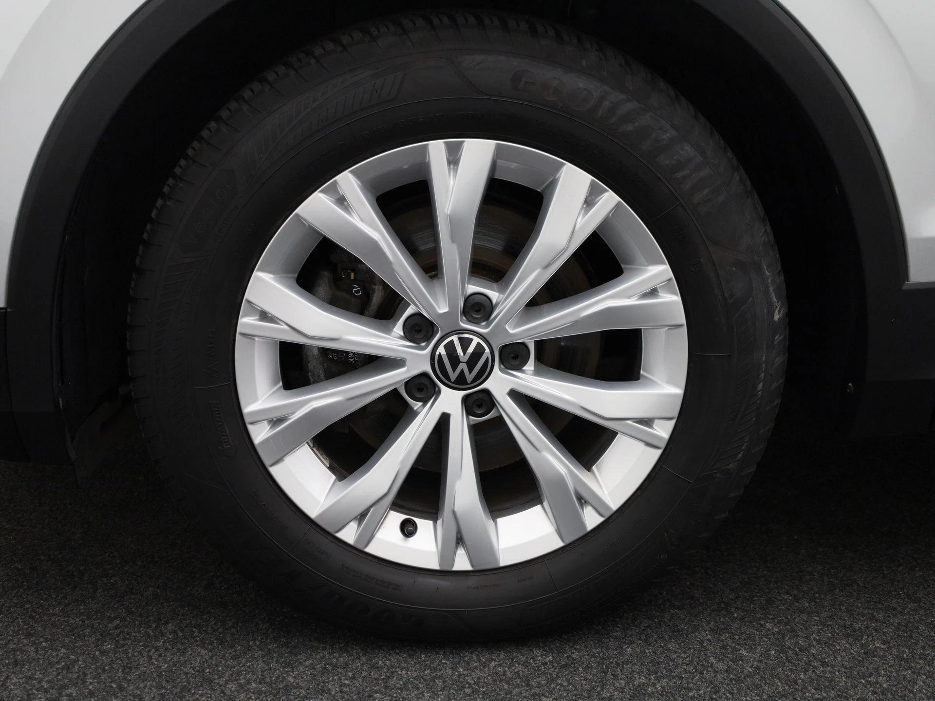 Volkswagen-Tiguan-image-17