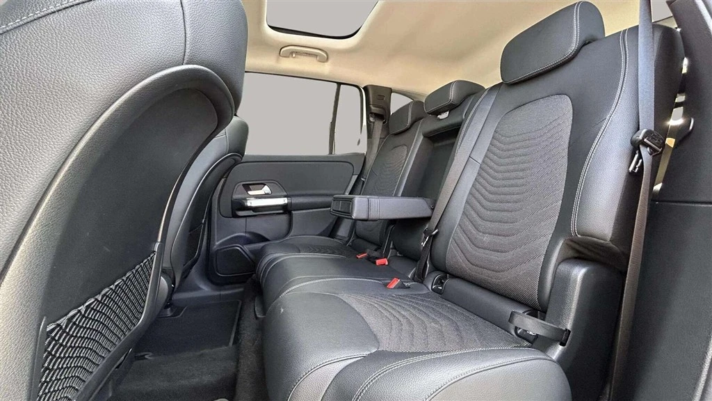 Mercedes-Benz-EQB-image-22
