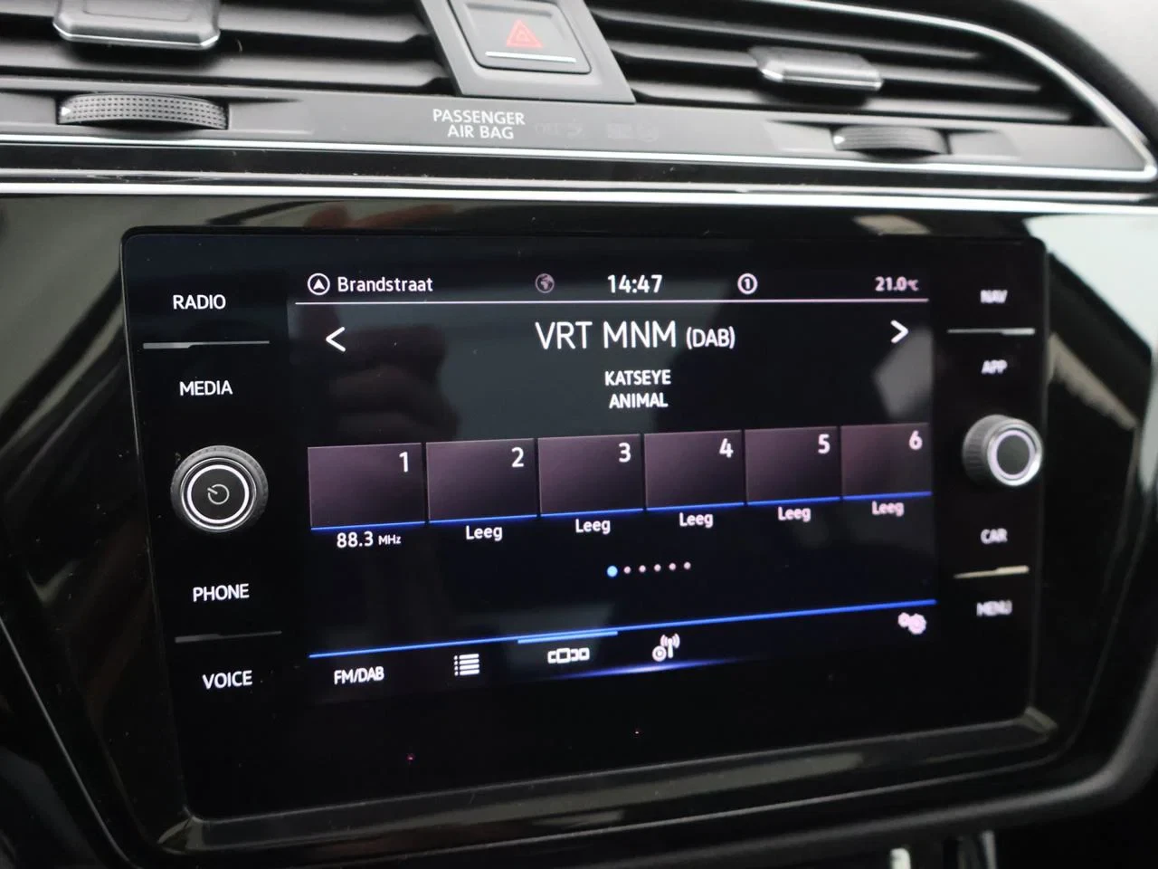 Volkswagen-Touran-image-12