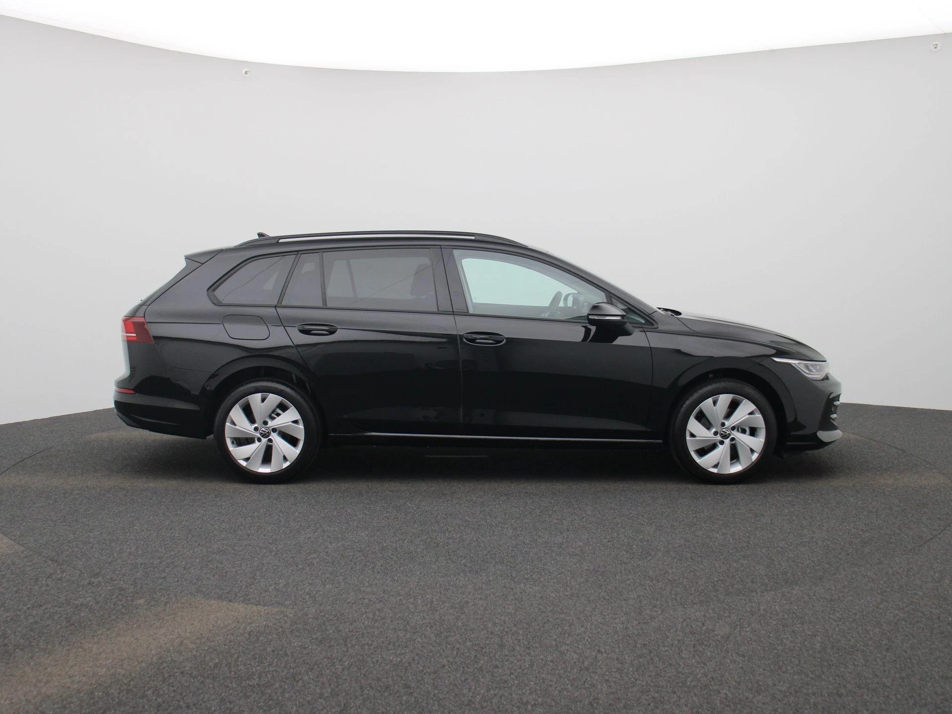 Volkswagen-Golf-image-5