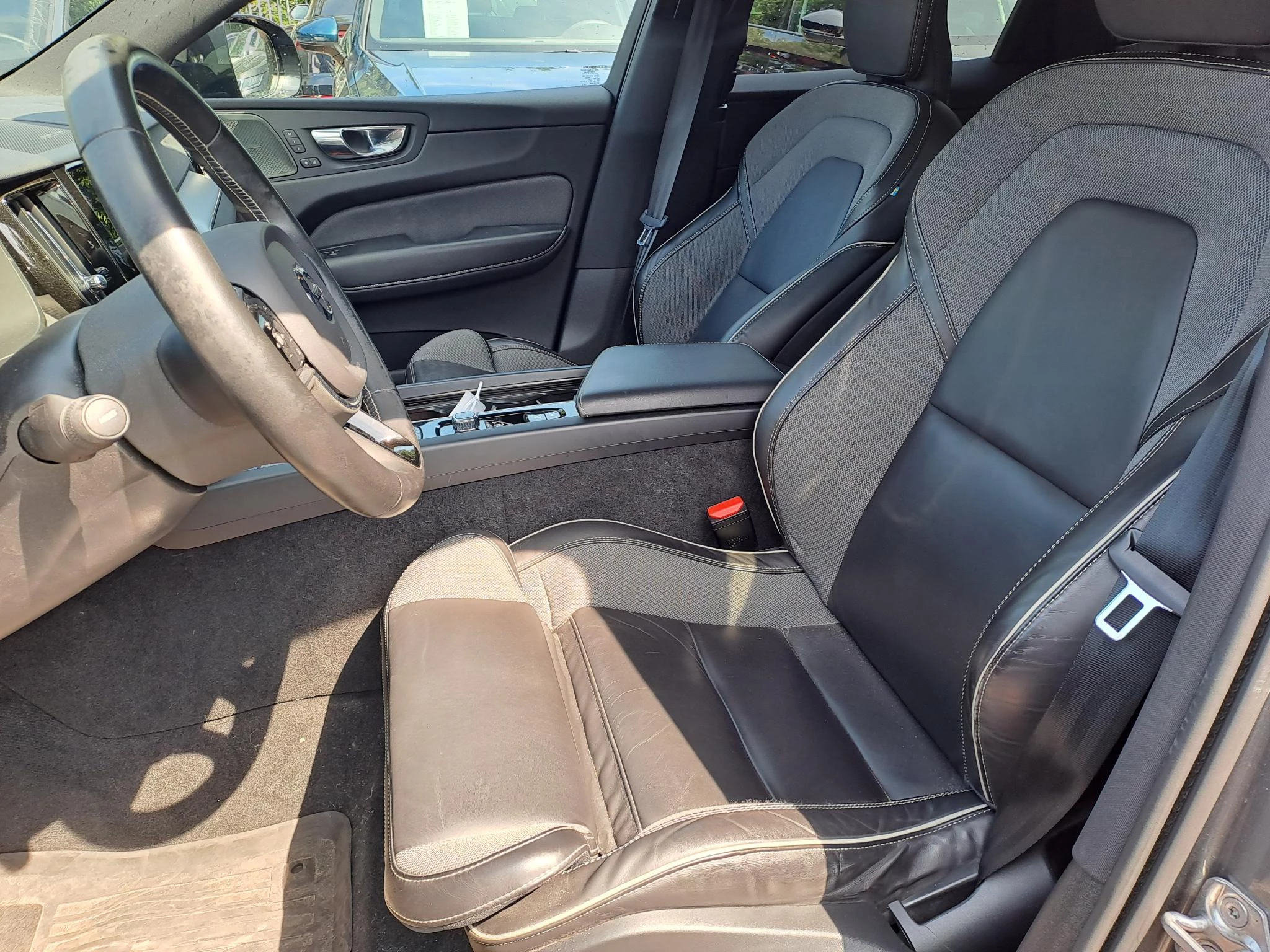 Volvo XC60 2.0 B5 R-Design