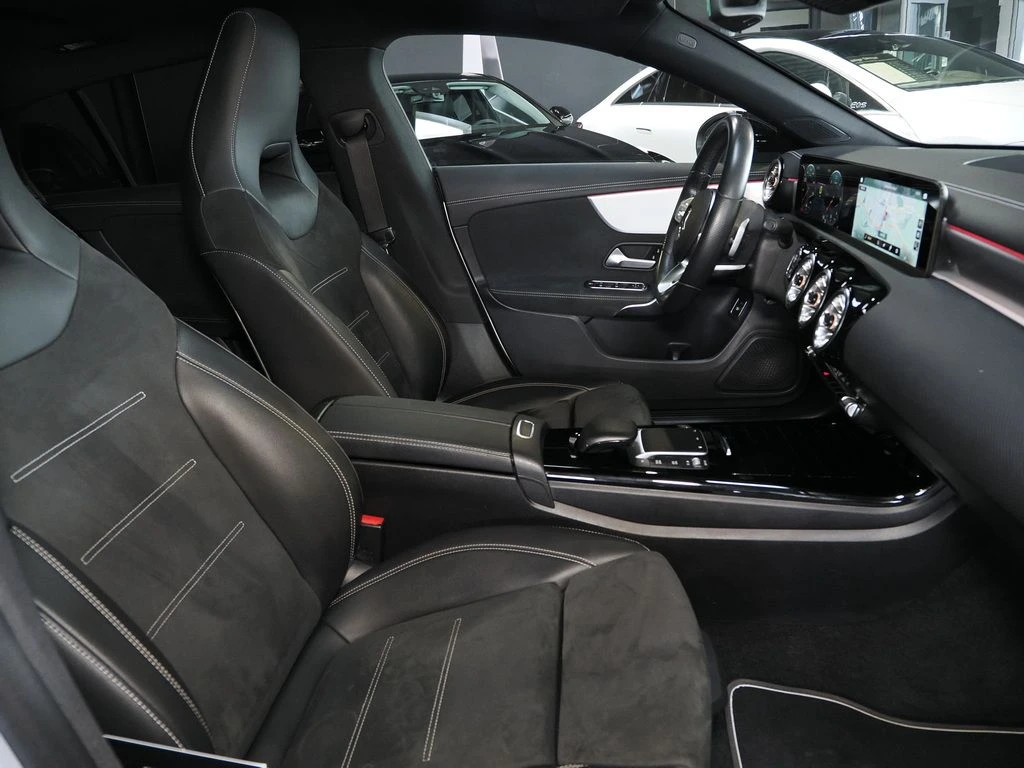 Mercedes-Benz-CLA 220 d-image-11