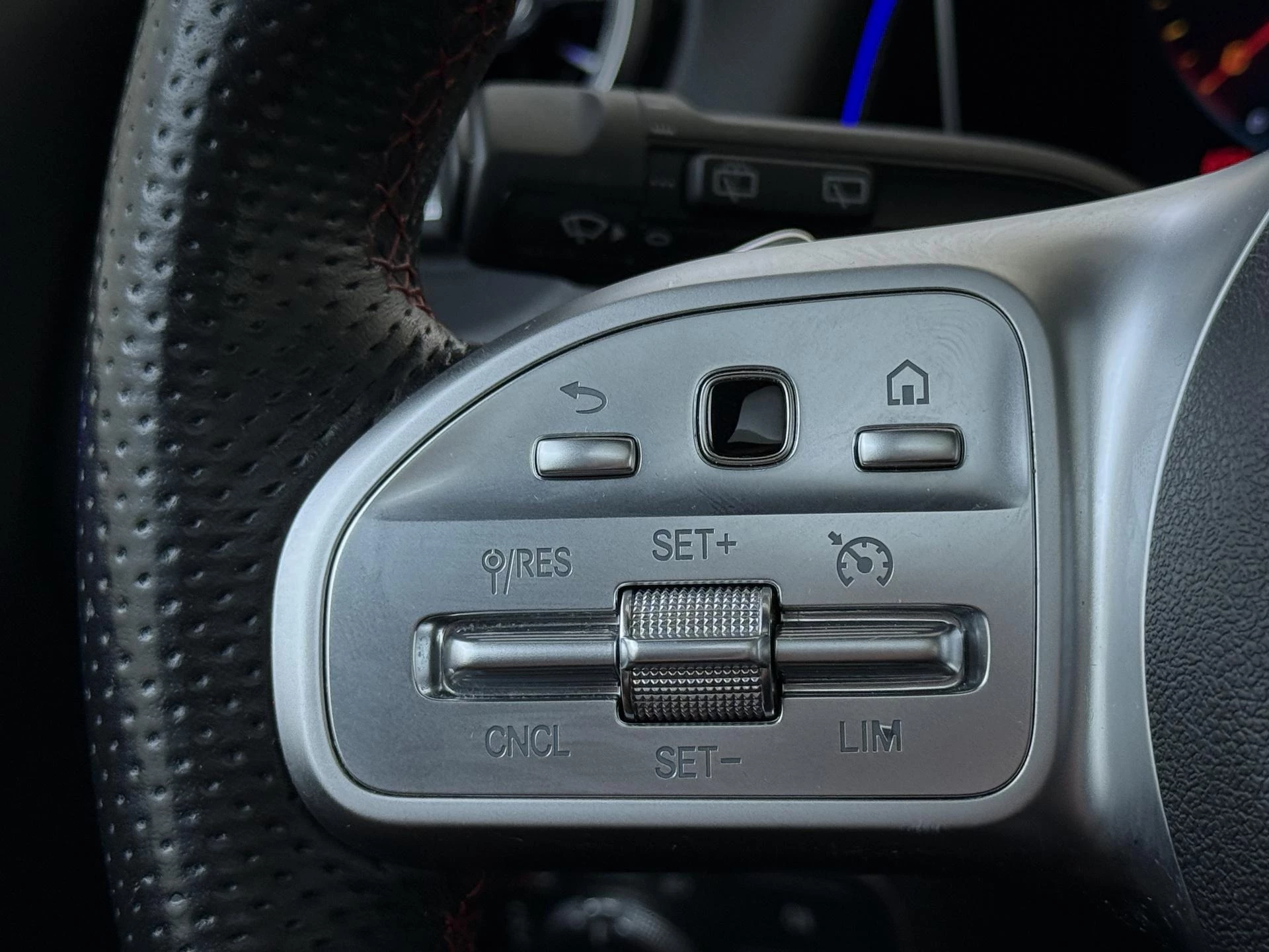 Mercedes-Benz GLB 180 Business Solution AMG