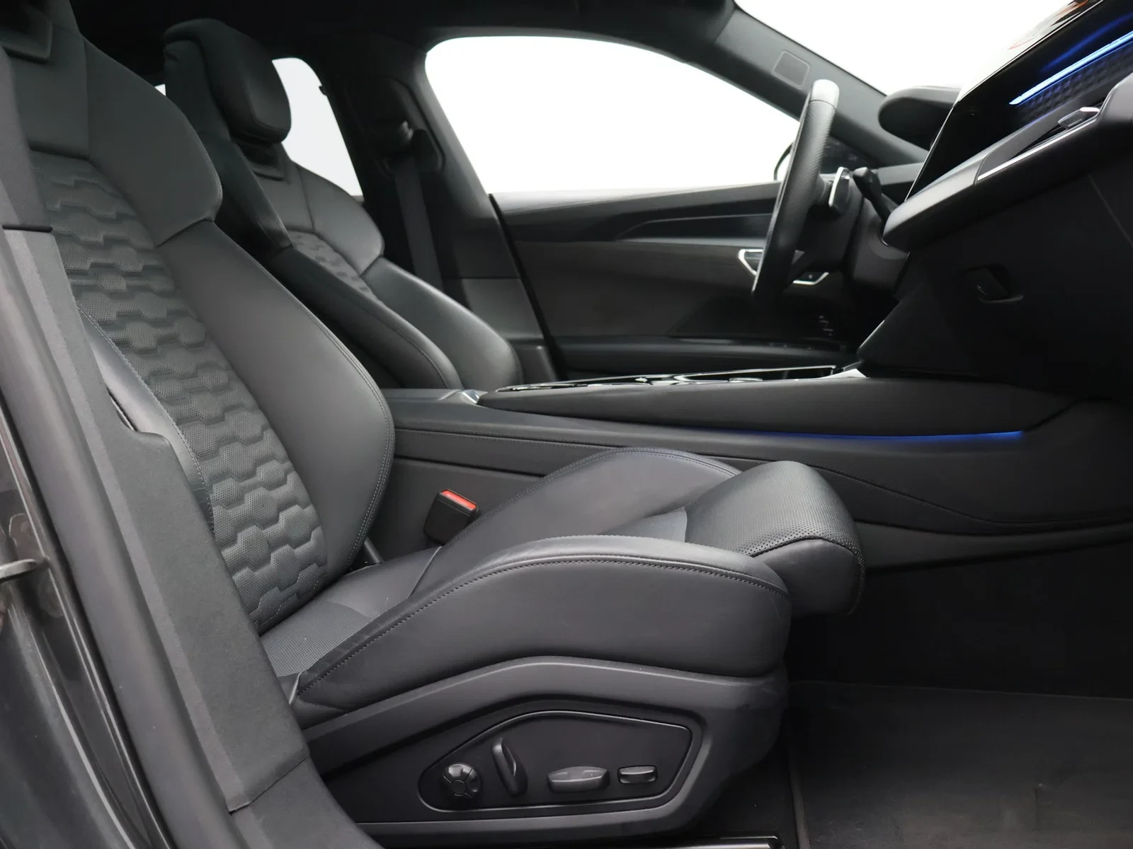 Audi e-tron GT Audi e-tron GT quattro 476PK *NAVI*APP CONNECT*B&O SOUNDSYSTEM*ADAPTIVE CRUISE*DIGITAL DASH*LEDER*ZETELVERWARMING*...