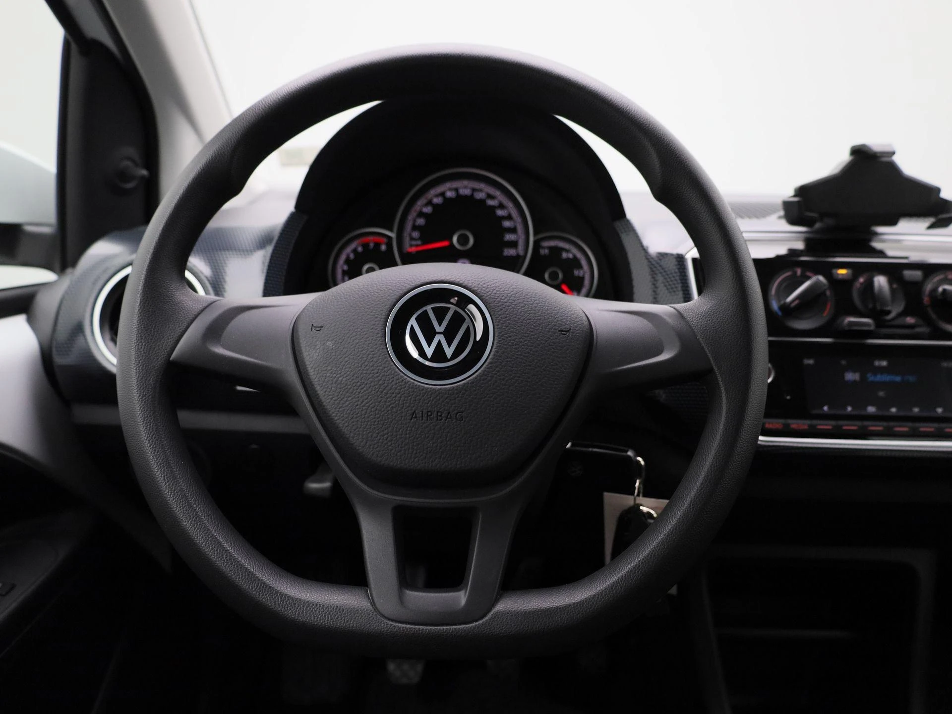 Volkswagen-up!-image-6