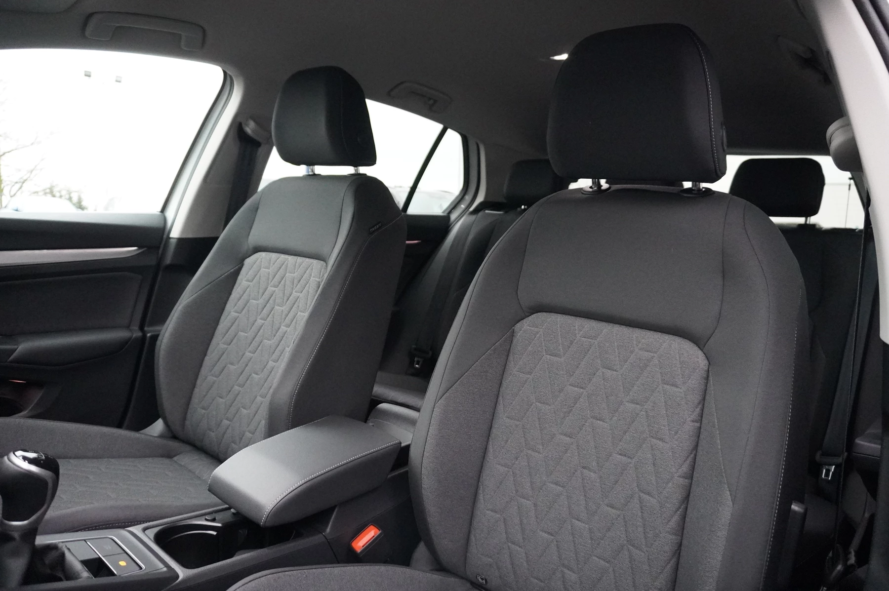 Volkswagen-Golf-image-37
