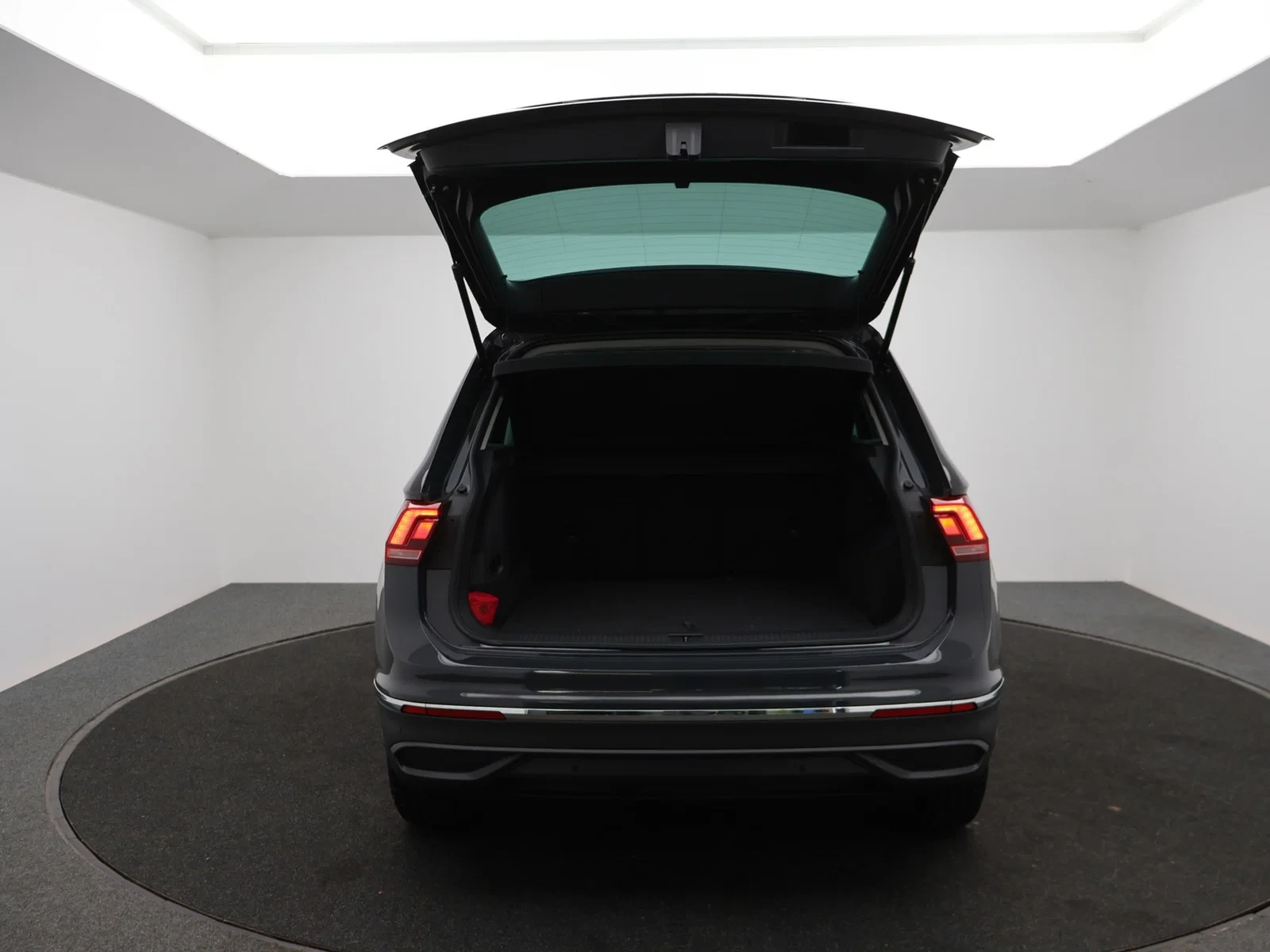 Volkswagen-Tiguan-image-14