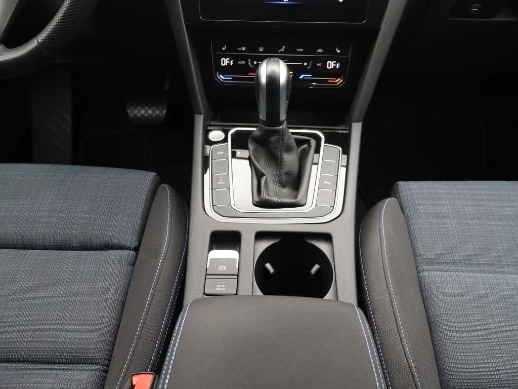 Volkswagen-Passat-image-14